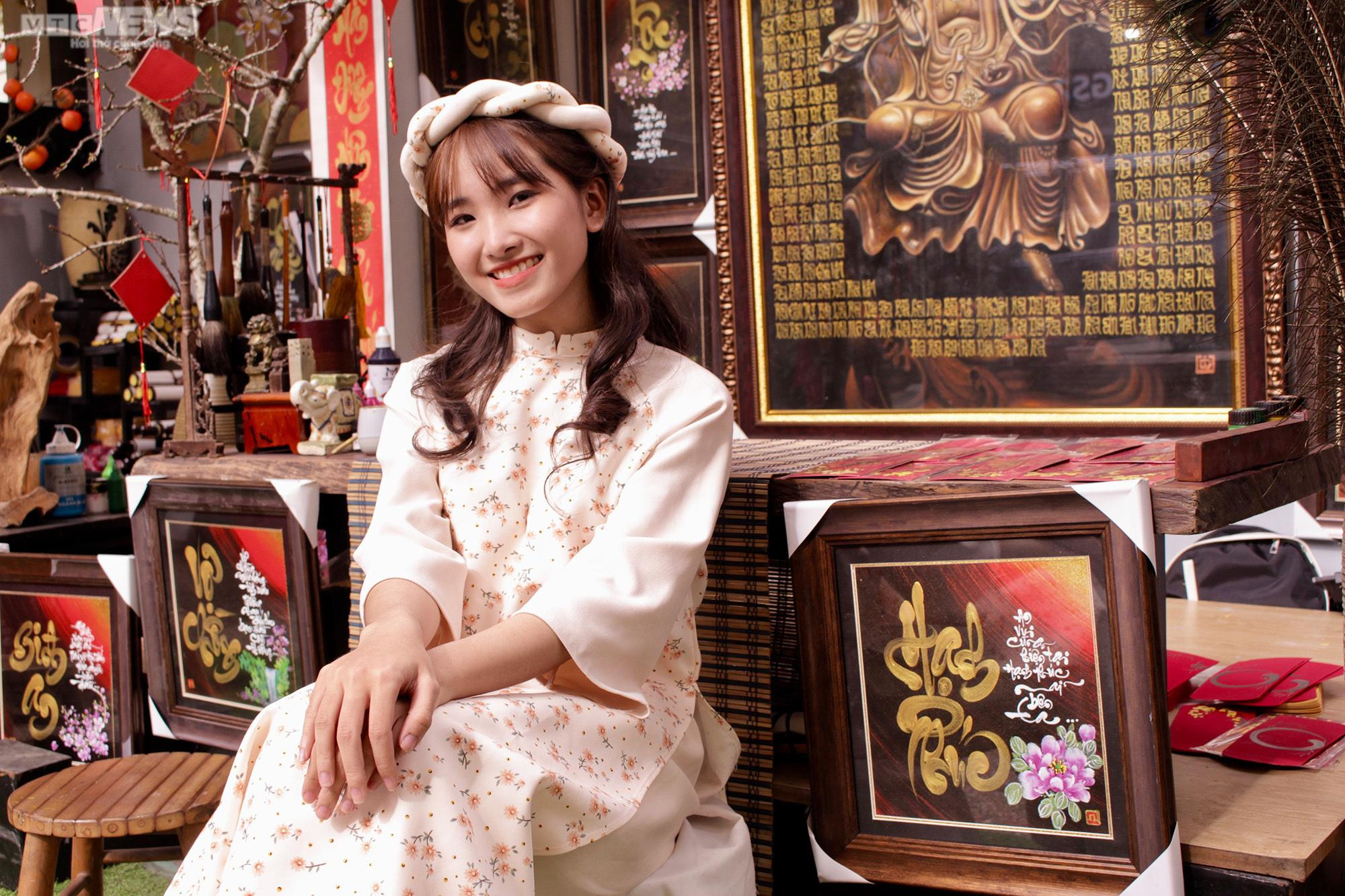 TP.HCM: Phố Ông đồ rực rỡ sắc xuân, nhiều người đua nhau 'check-in' - 11