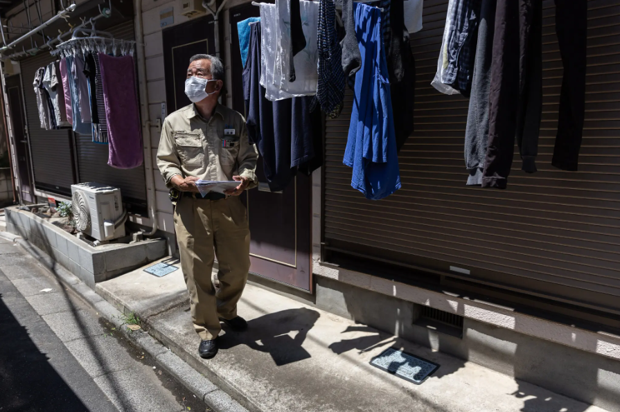 Người cao tuổi châu Á và nỗi lo 'phải làm việc đến chết' - 9