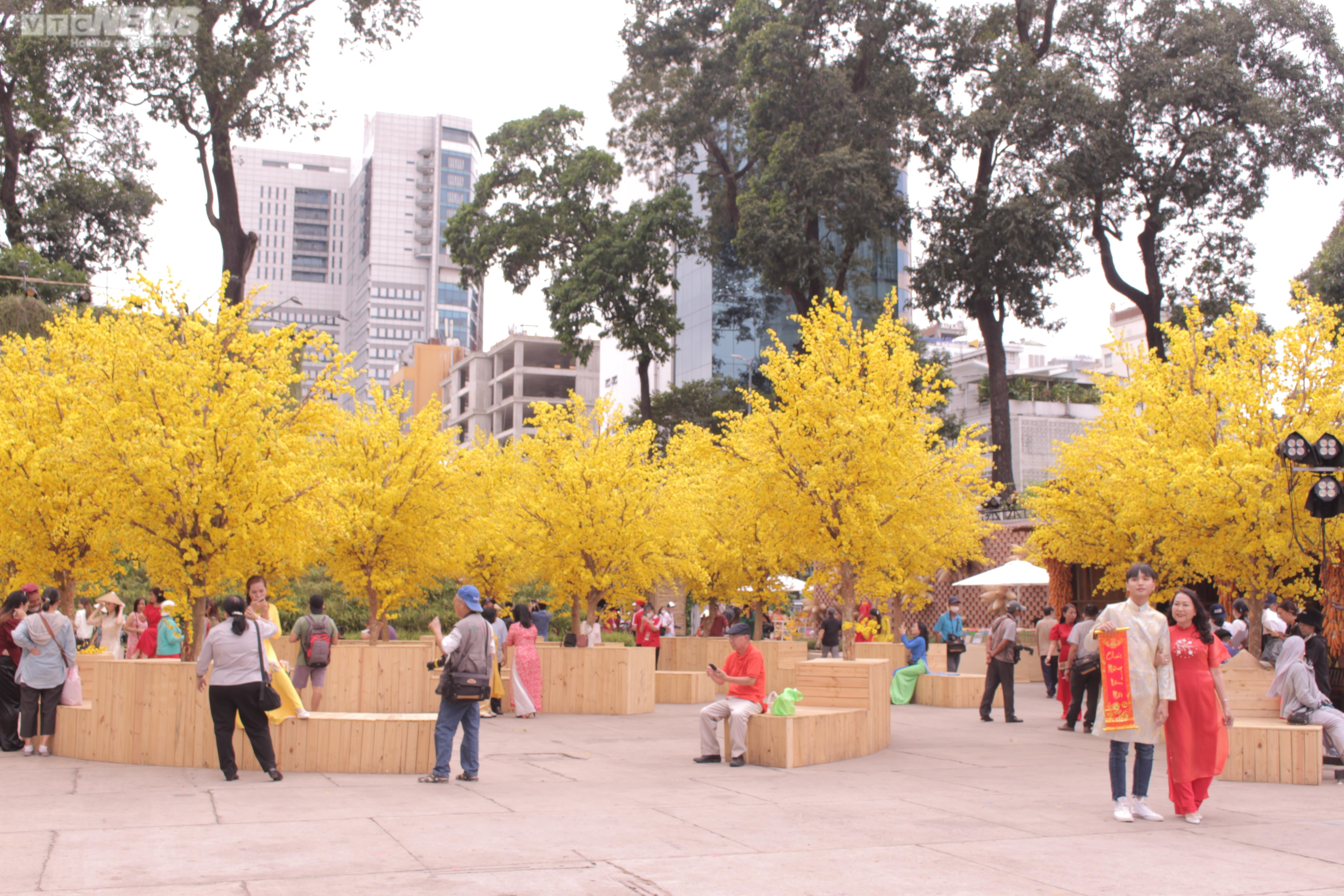 TP.HCM: Phố Ông đồ rực rỡ sắc xuân, nhiều người đua nhau 'check-in' - 8