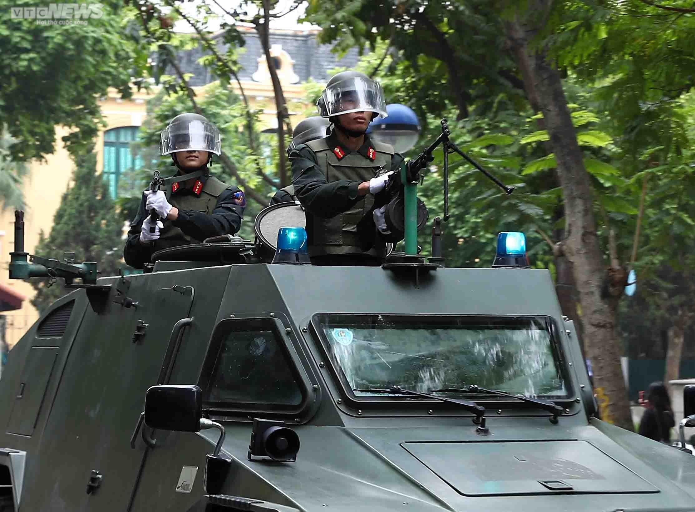 Công an Hà Nội xuất quân trấn áp tội phạm dịp Tết Nguyên đán - 4