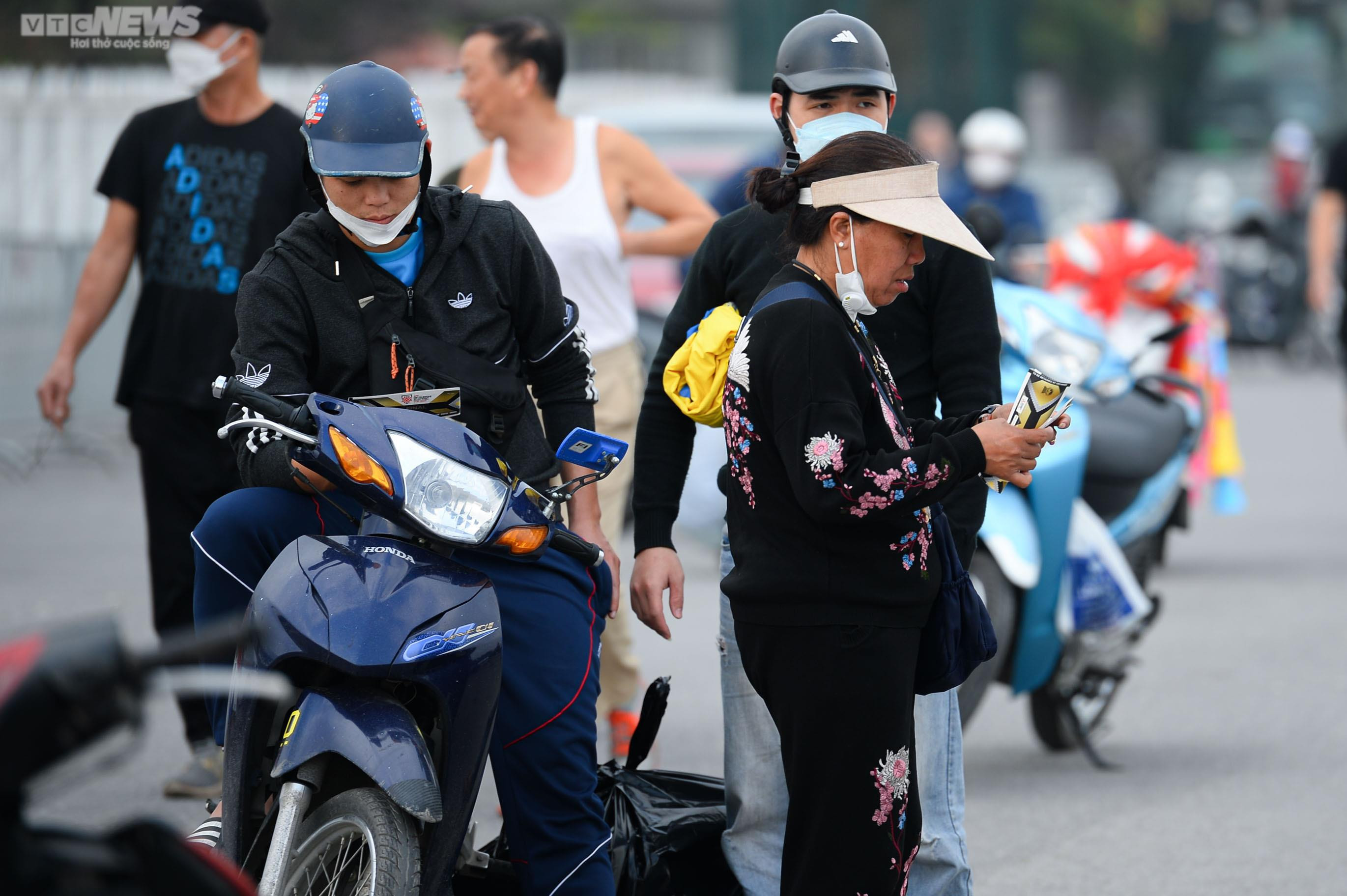 Phe vé hét giá 5 triệu đồng/cặp xem tuyển Việt Nam đá chung kết AFF Cup 2022 - 15