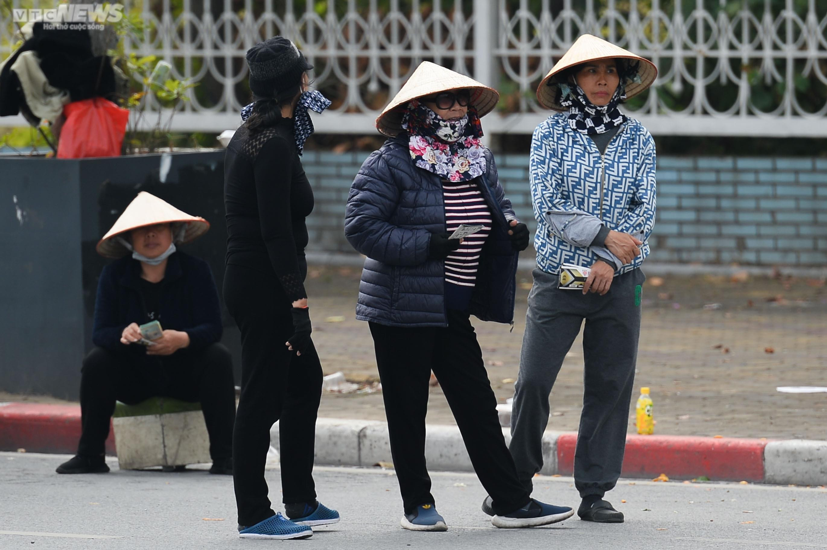Phe vé hét giá 5 triệu đồng/cặp xem tuyển Việt Nam đá chung kết AFF Cup 2022 - 16