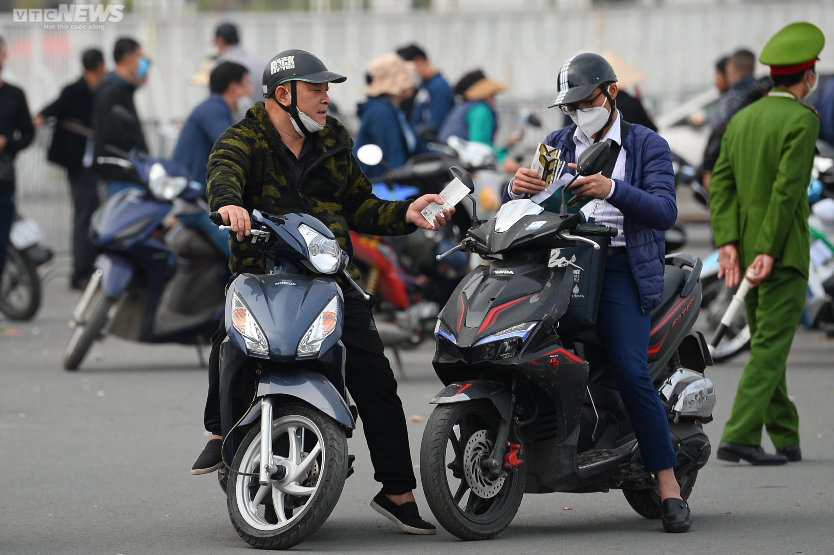 Phe vé hét giá 5 triệu đồng/cặp xem tuyển Việt Nam đá chung kết AFF Cup 2022 - 10
