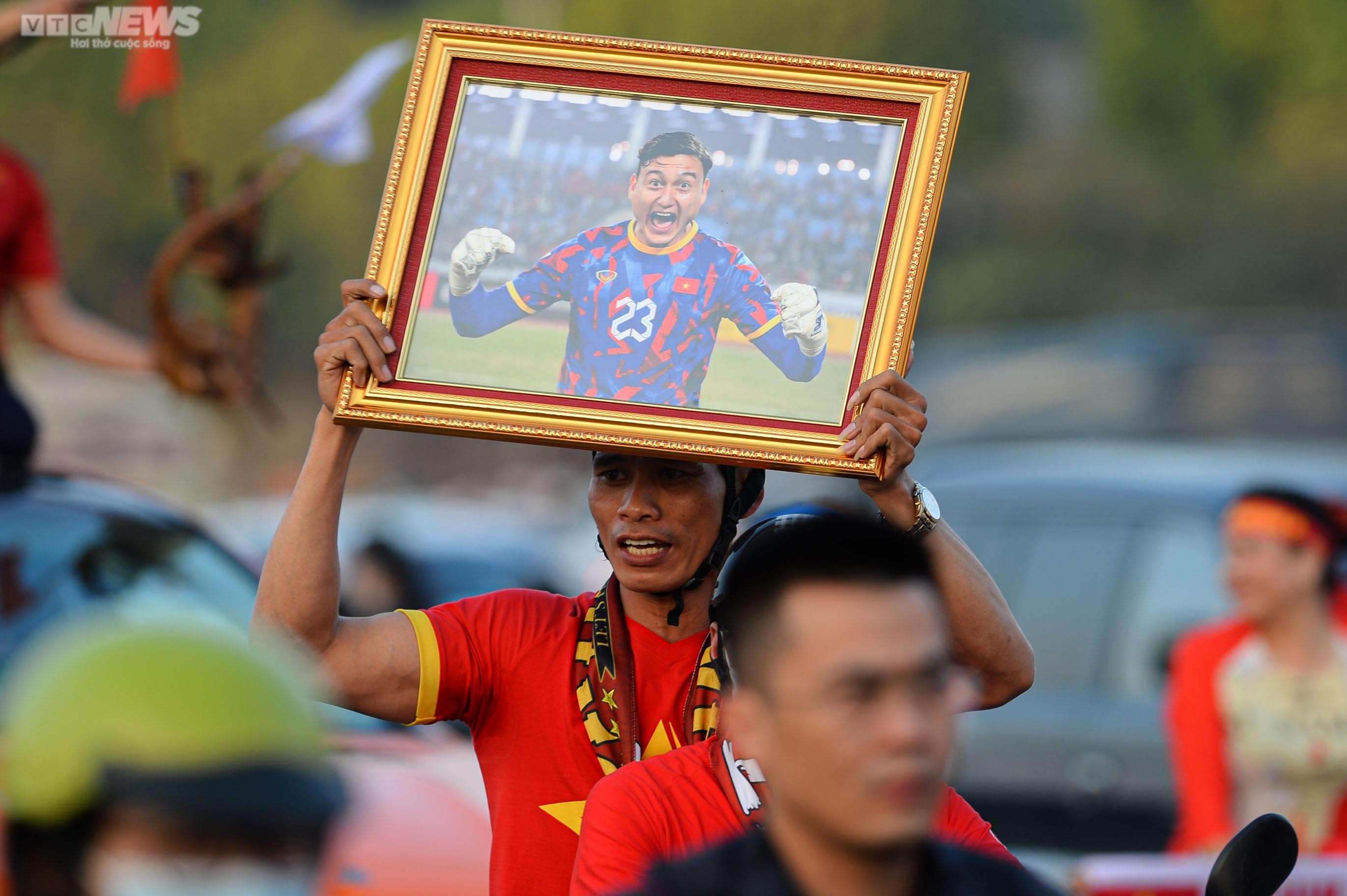 Mỹ Đình 'rực lửa' trước giờ khai màn chung kết Việt Nam vs Thái Lan - 6