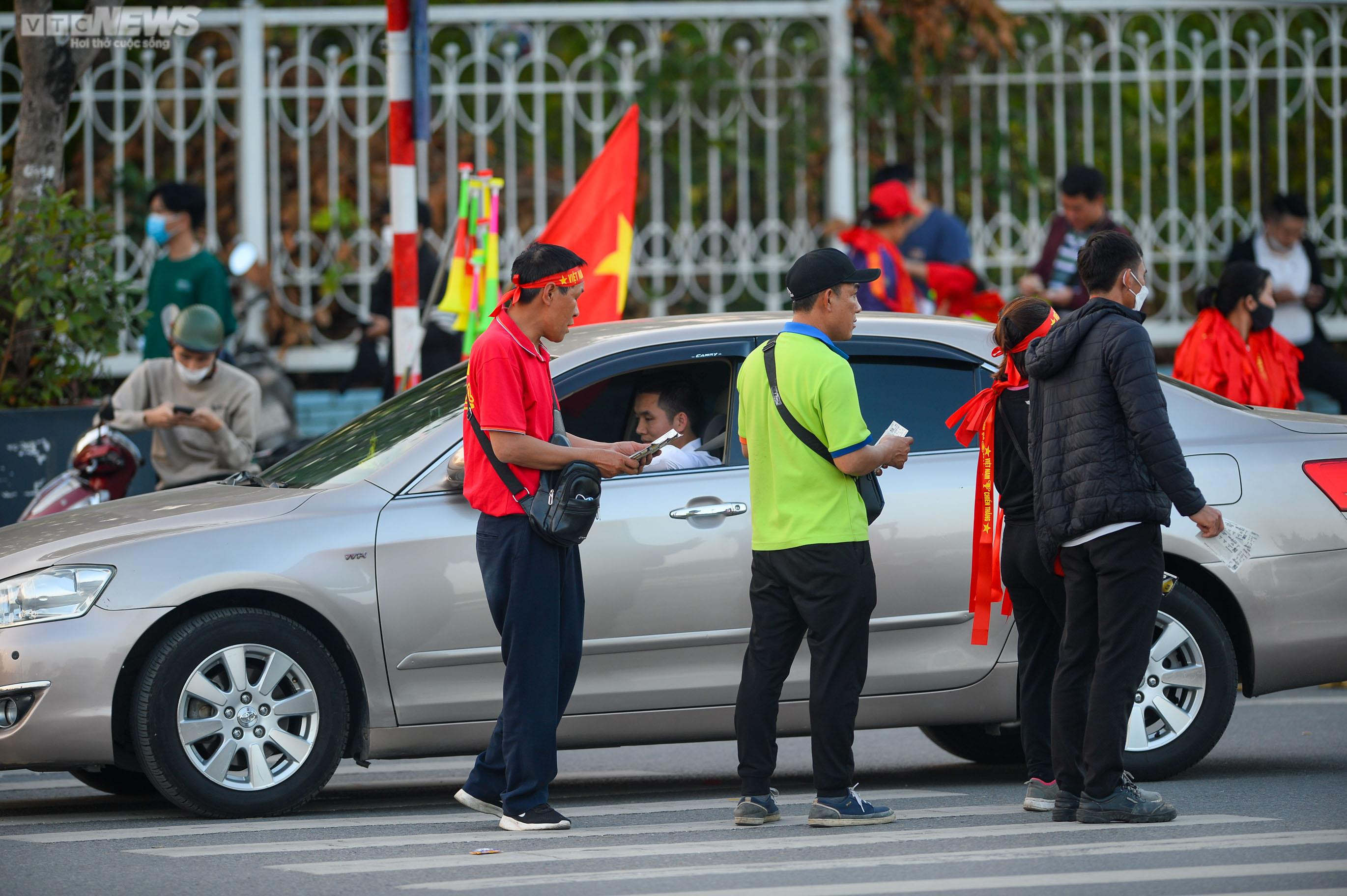 Mỹ Đình 'rực lửa' trước giờ khai màn chung kết Việt Nam vs Thái Lan - 10