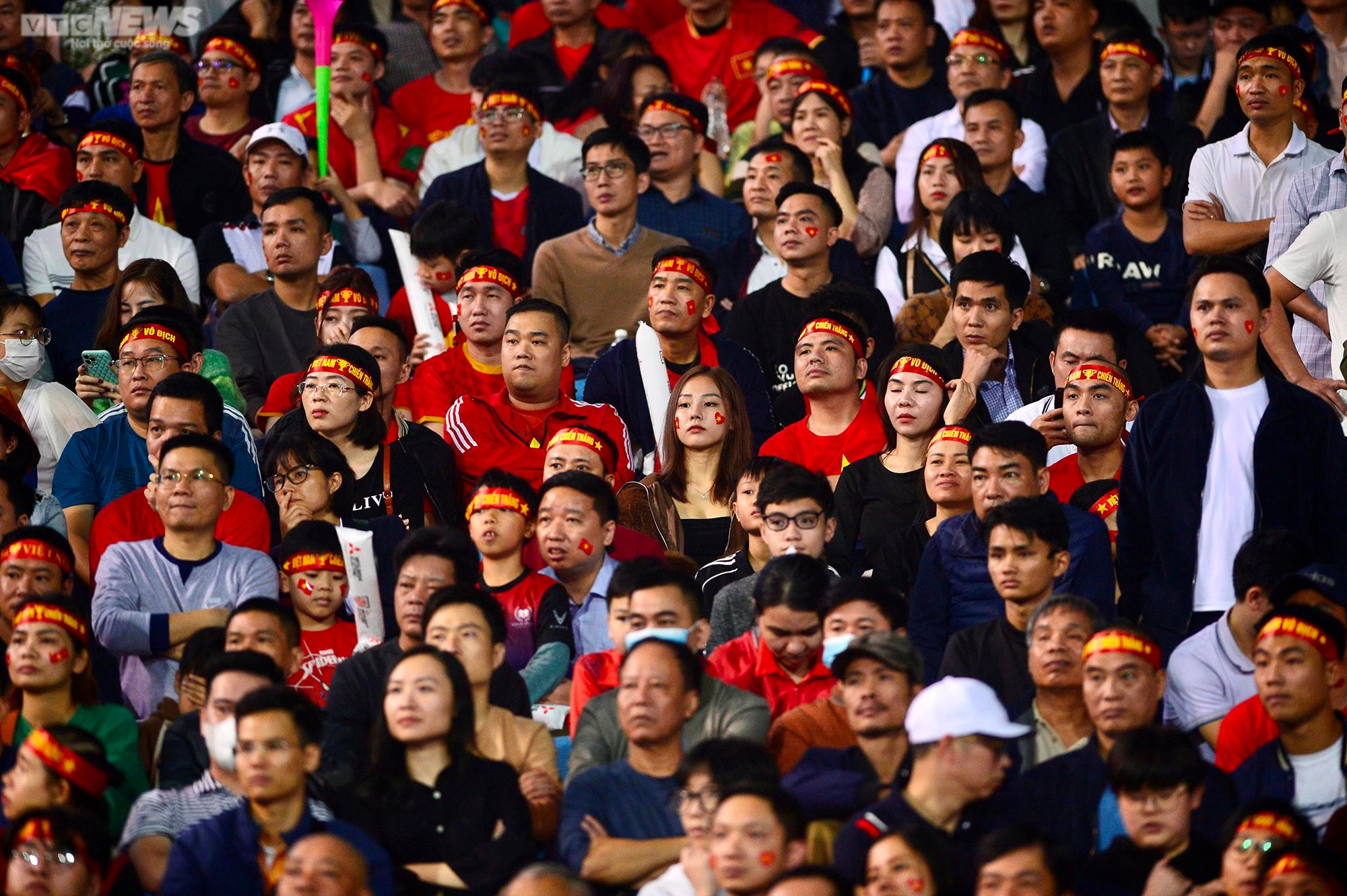 Cổ động viên Việt Nam tri ân HLV Park Hang Seo - 7