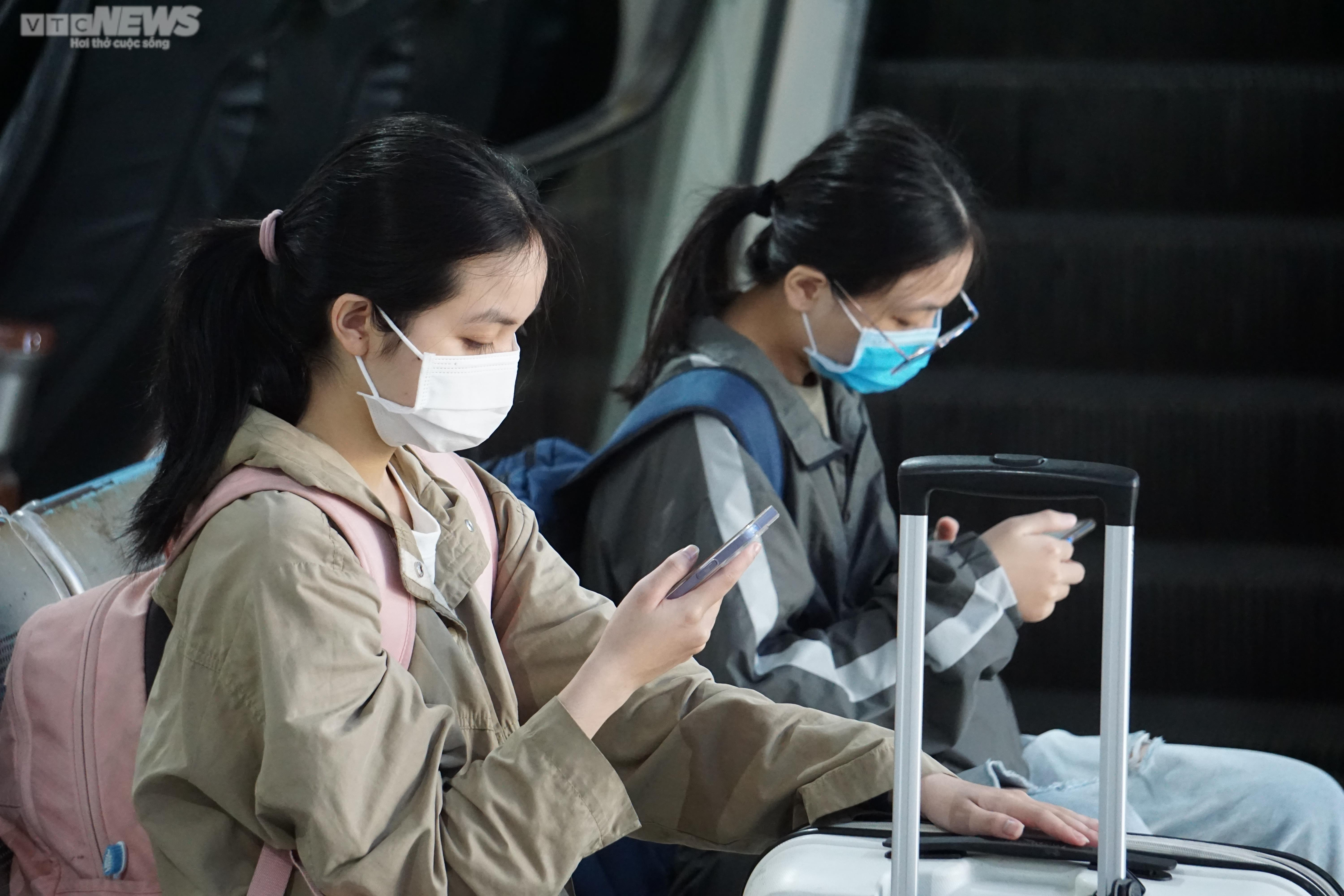 TP.HCM: Sân bay, bến xe 'dễ thở' ngày 25 tháng Chạp - 11