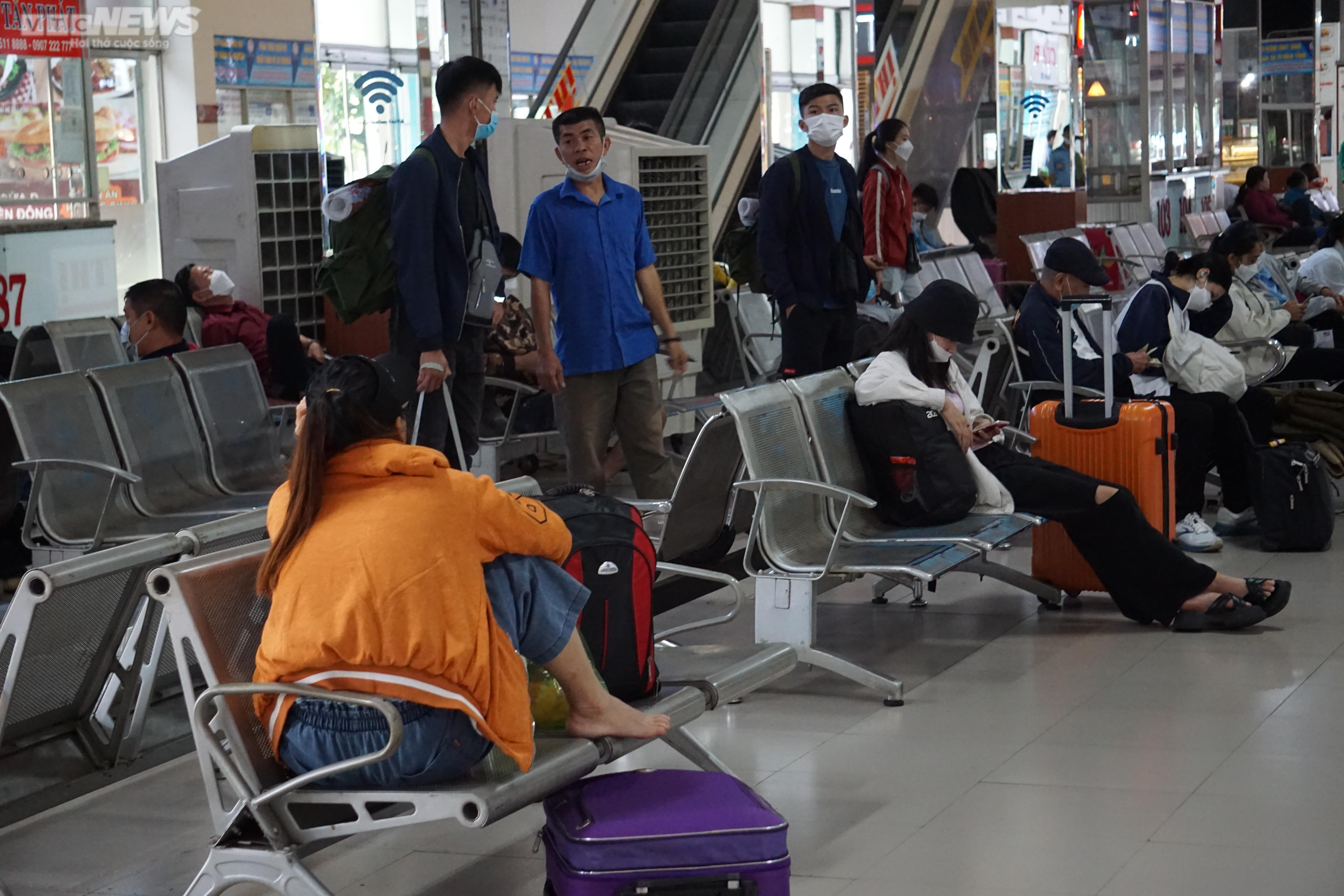 TP.HCM: Sân bay, bến xe 'dễ thở' ngày 25 tháng Chạp - 15