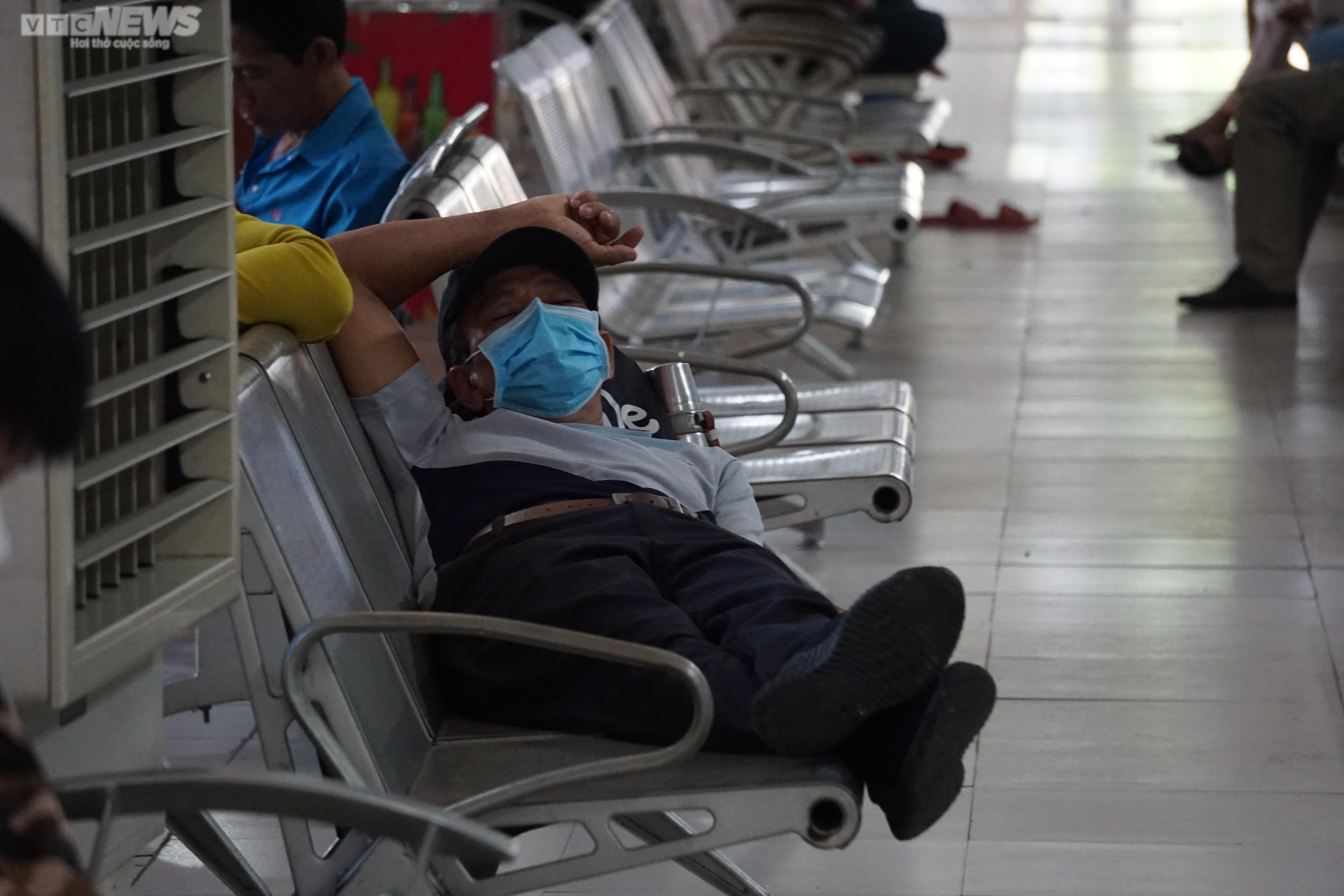 TP.HCM: Sân bay, bến xe 'dễ thở' ngày 25 tháng Chạp - 13