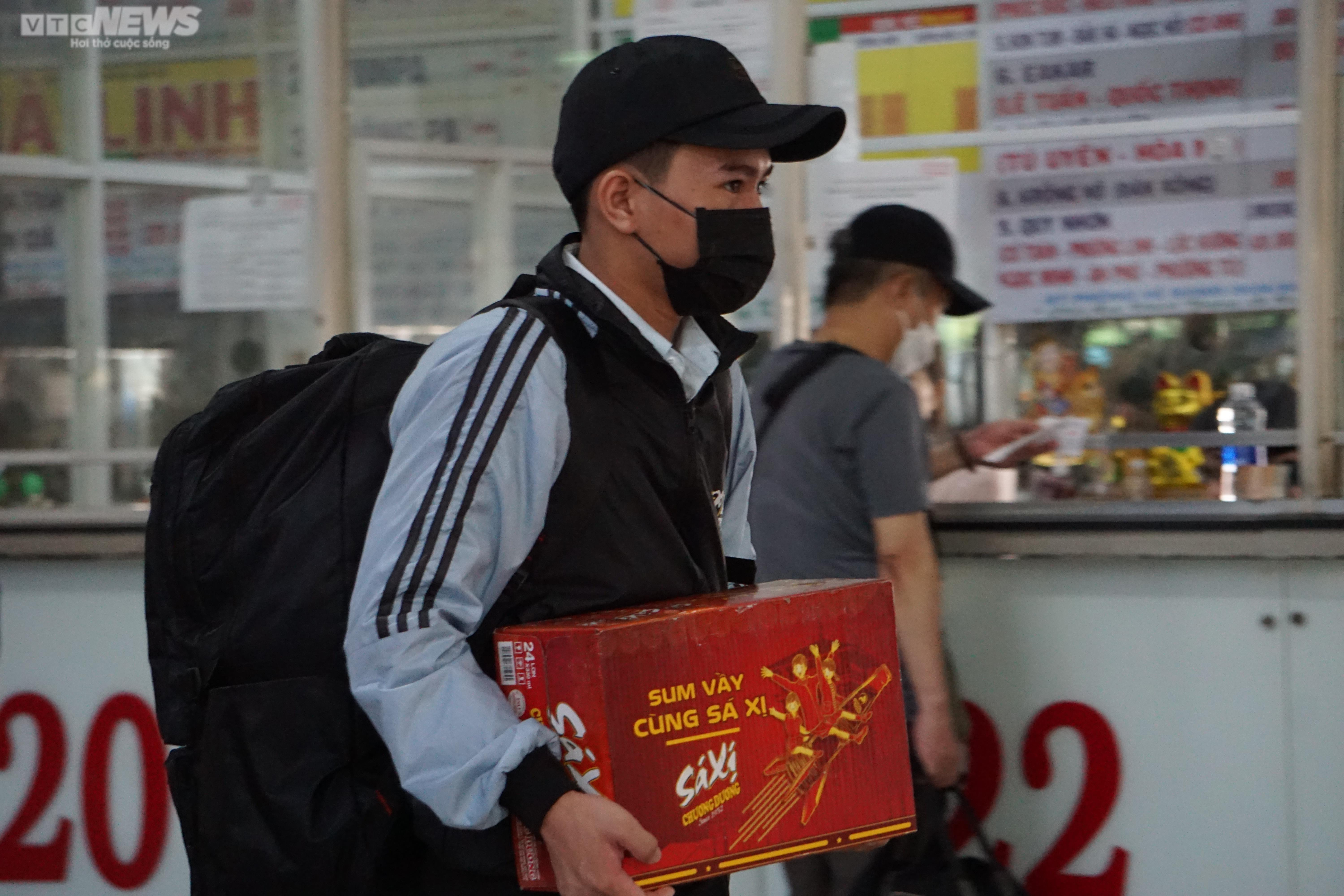 TP.HCM: Sân bay, bến xe 'dễ thở' ngày 25 tháng Chạp - 12