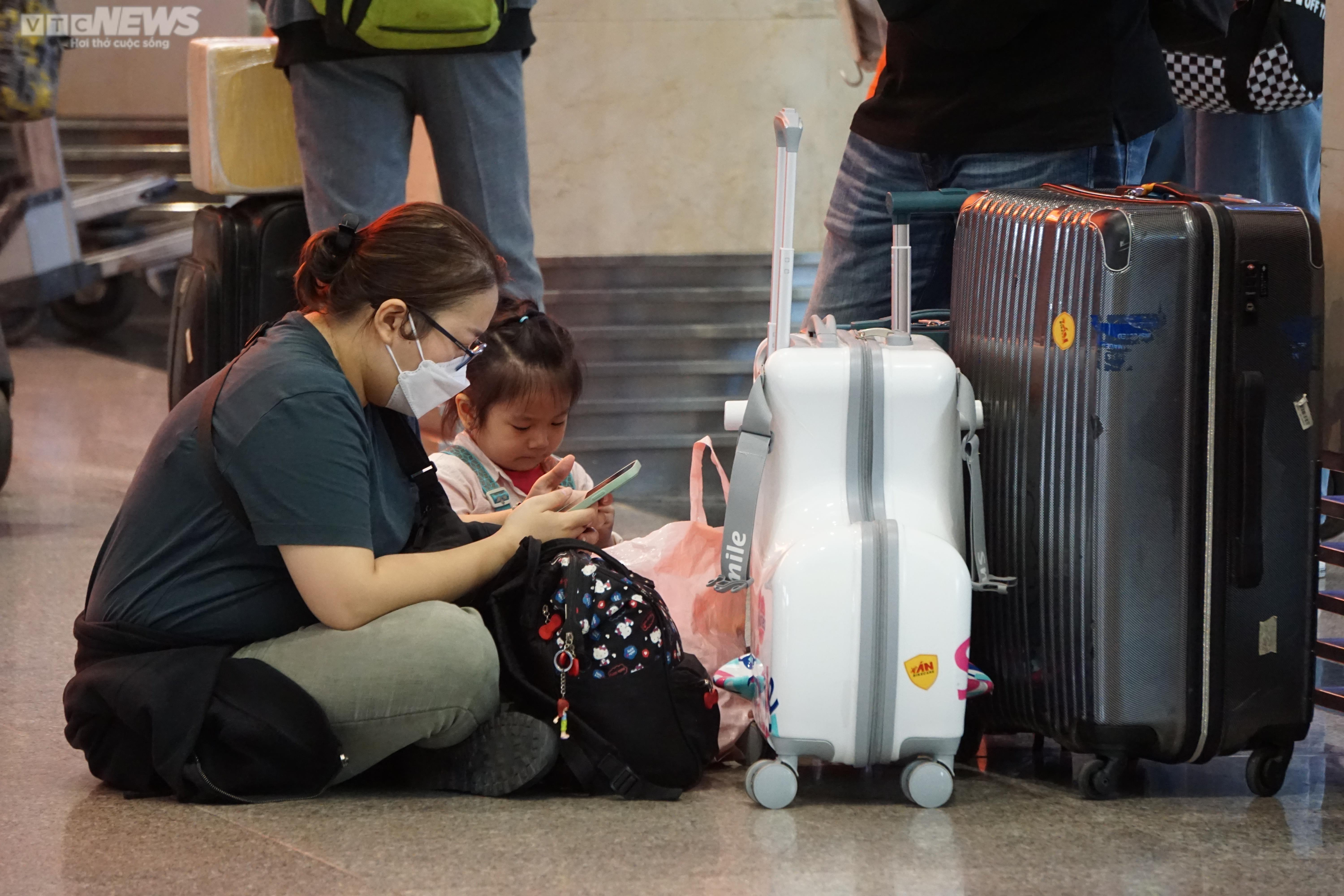 TP.HCM: Sân bay, bến xe 'dễ thở' ngày 25 tháng Chạp - 6