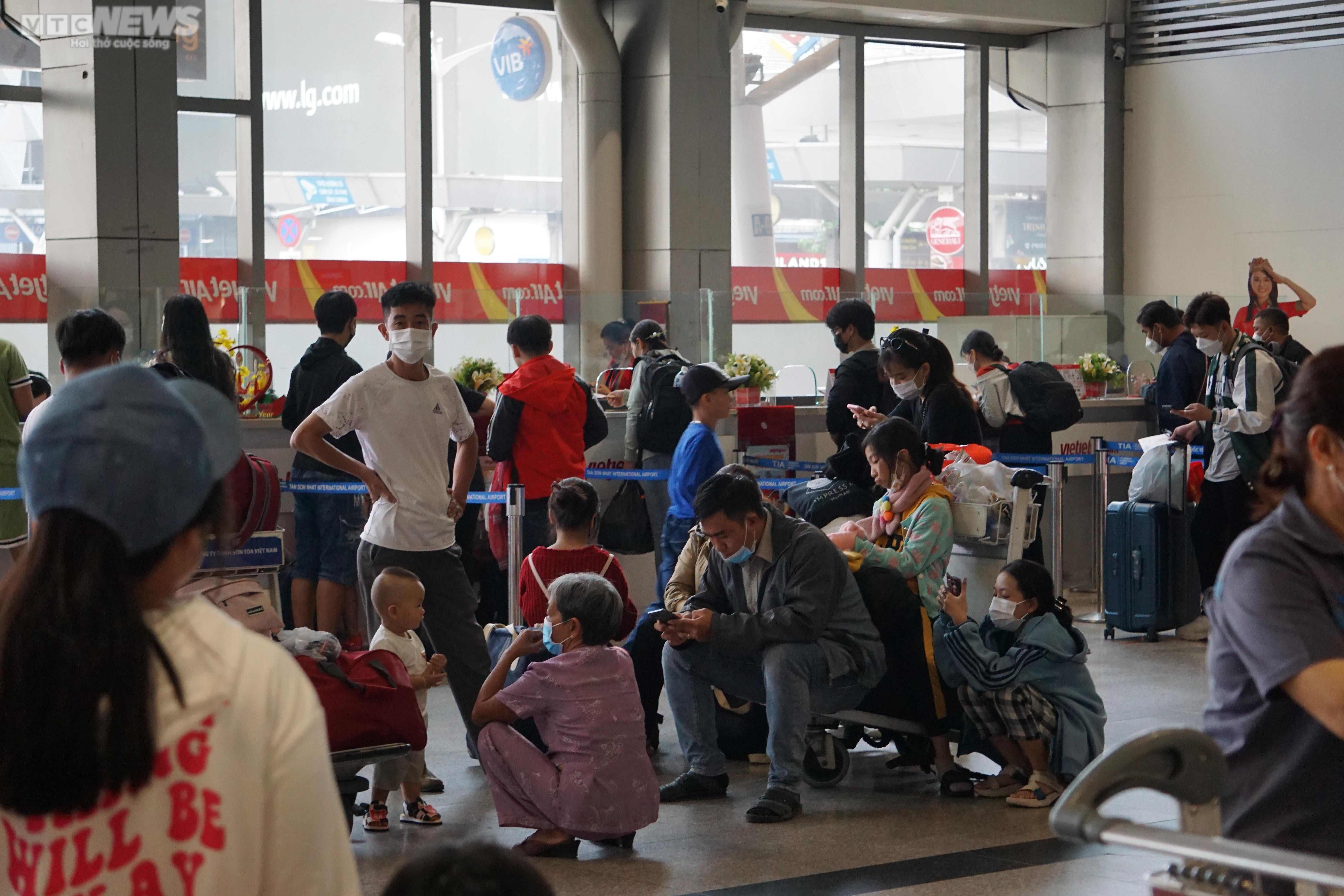 TP.HCM: Sân bay, bến xe 'dễ thở' ngày 25 tháng Chạp - 8