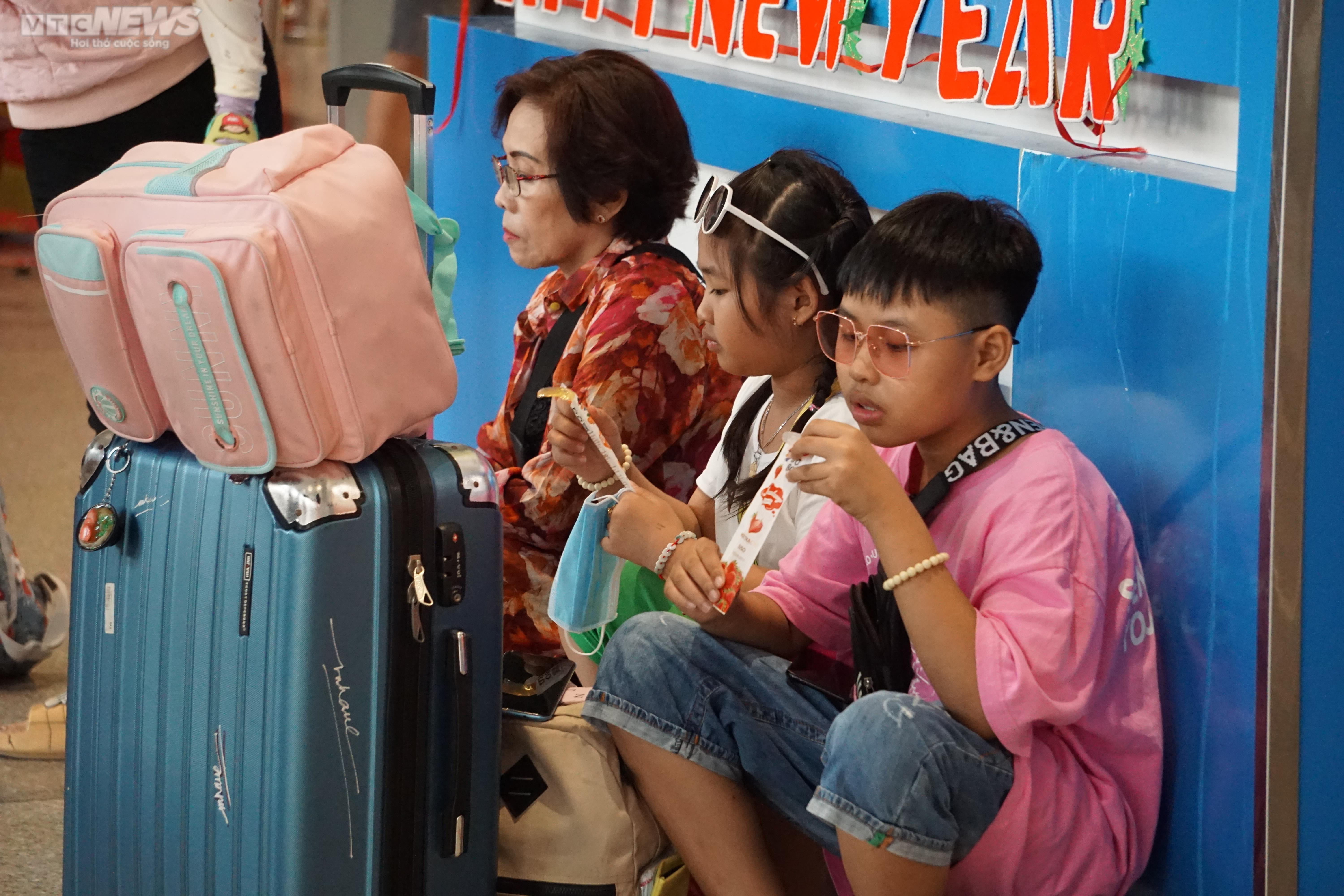 TP.HCM: Sân bay, bến xe 'dễ thở' ngày 25 tháng Chạp - 7