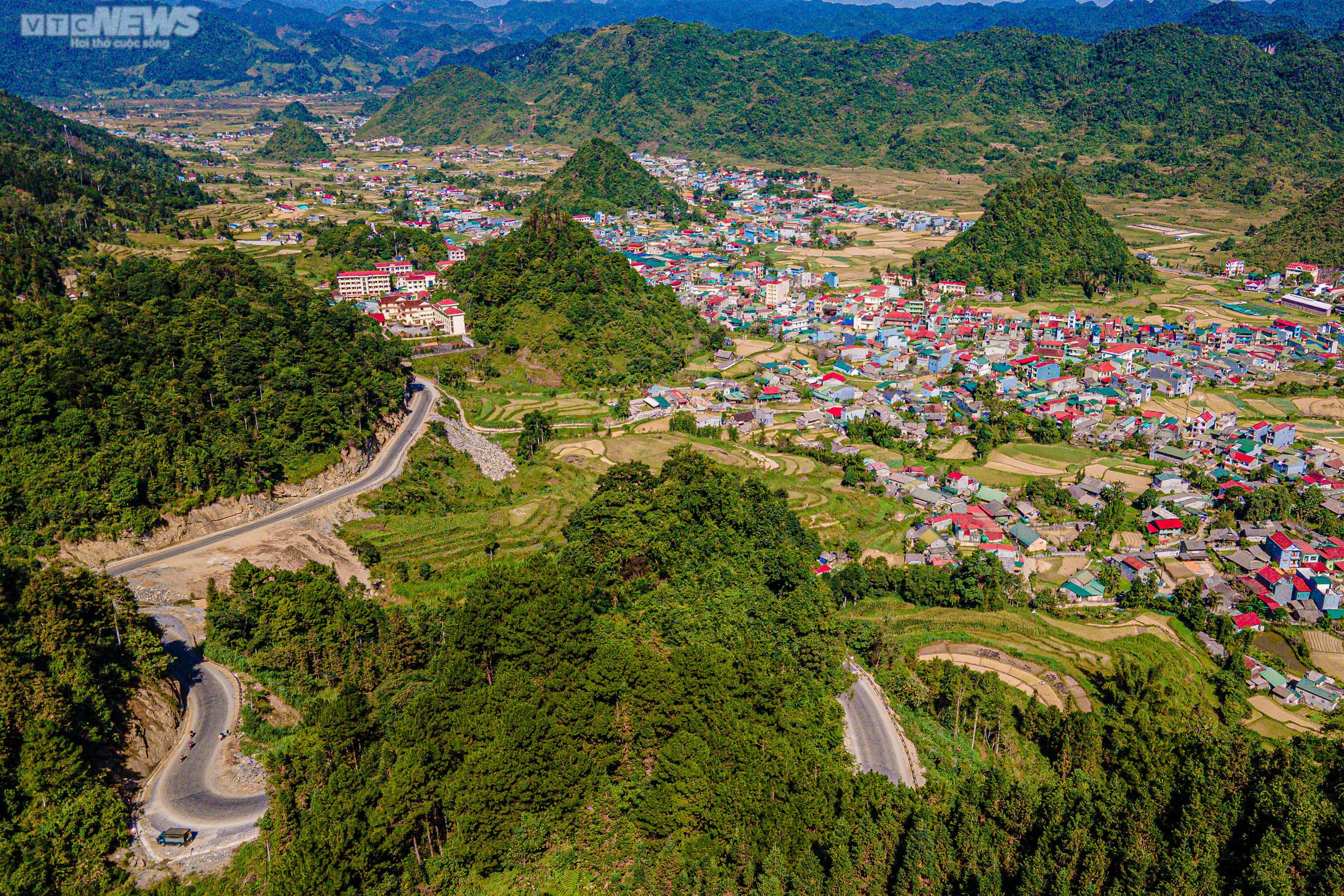 Đắm mình với vẻ đẹp hùng vĩ của những cung đường, sông núi Hà Giang - 4