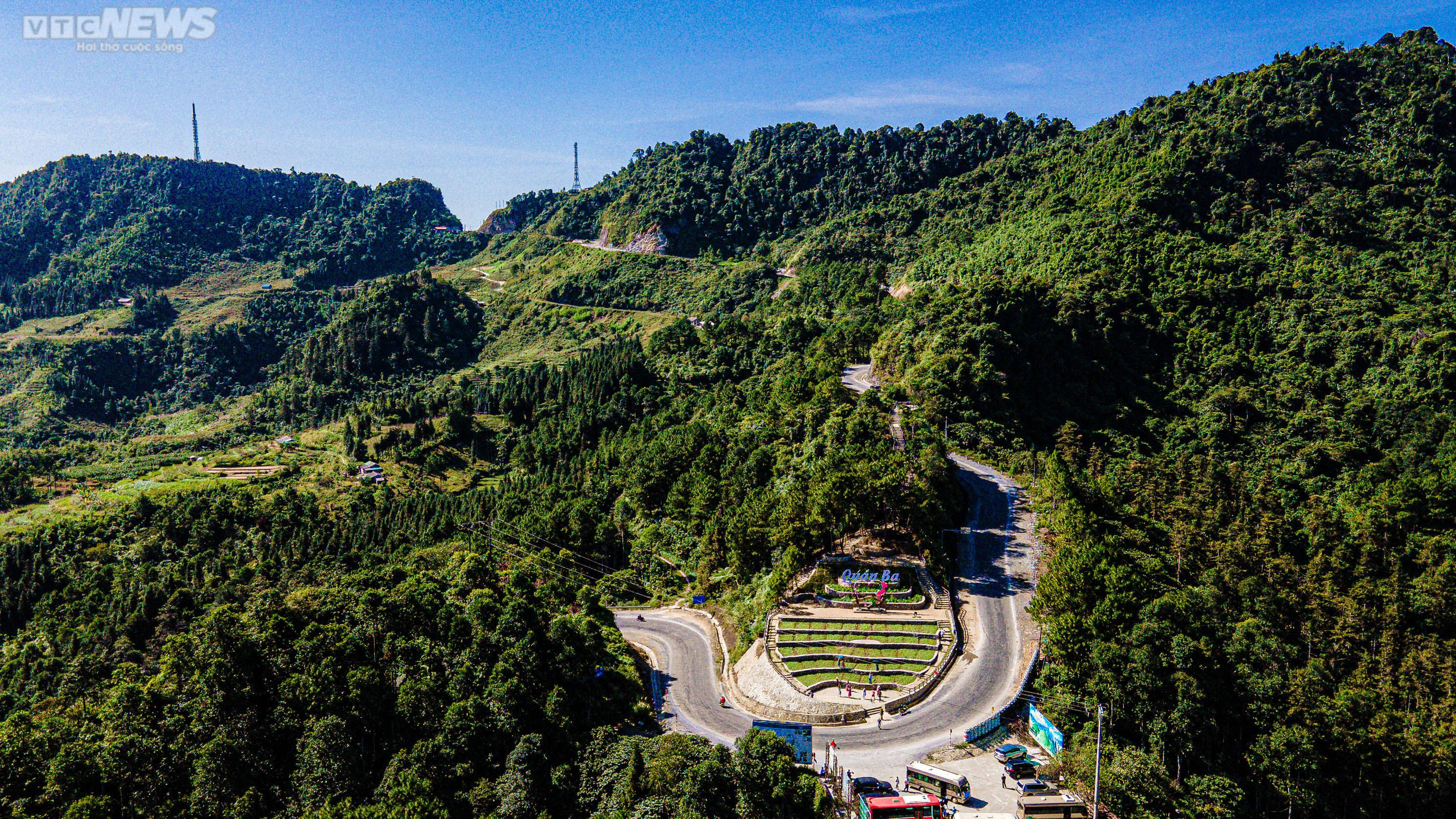 Đắm mình với vẻ đẹp hùng vĩ của những cung đường, sông núi Hà Giang - 2