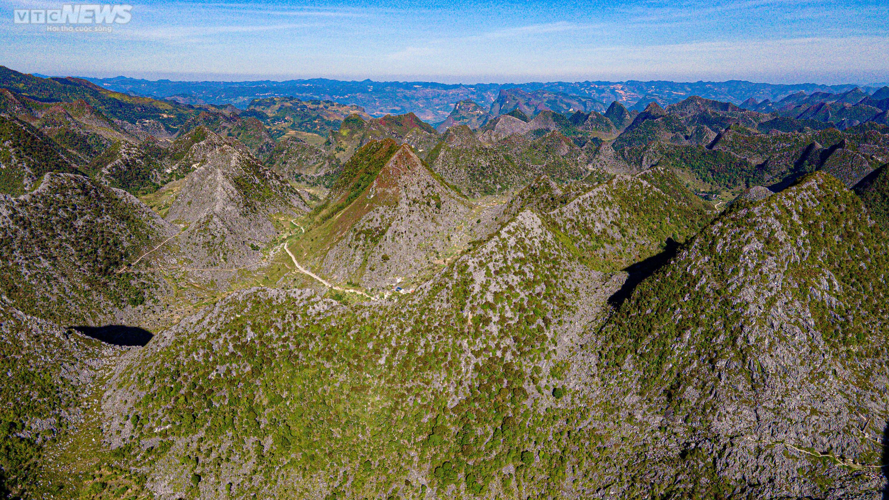 Đắm mình với vẻ đẹp hùng vĩ của những cung đường, sông núi Hà Giang - 17