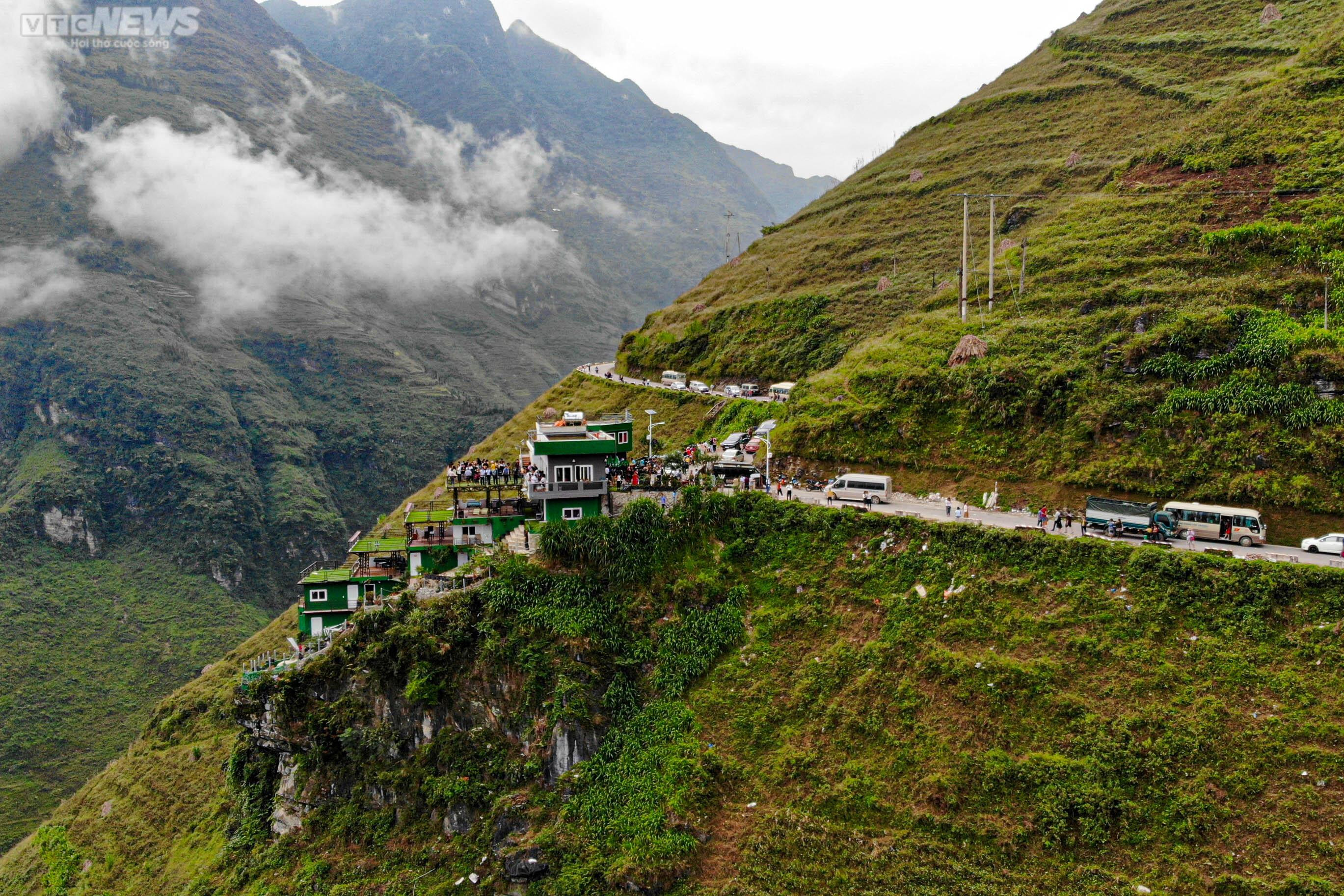 Đắm mình với vẻ đẹp hùng vĩ của những cung đường, sông núi Hà Giang - 18