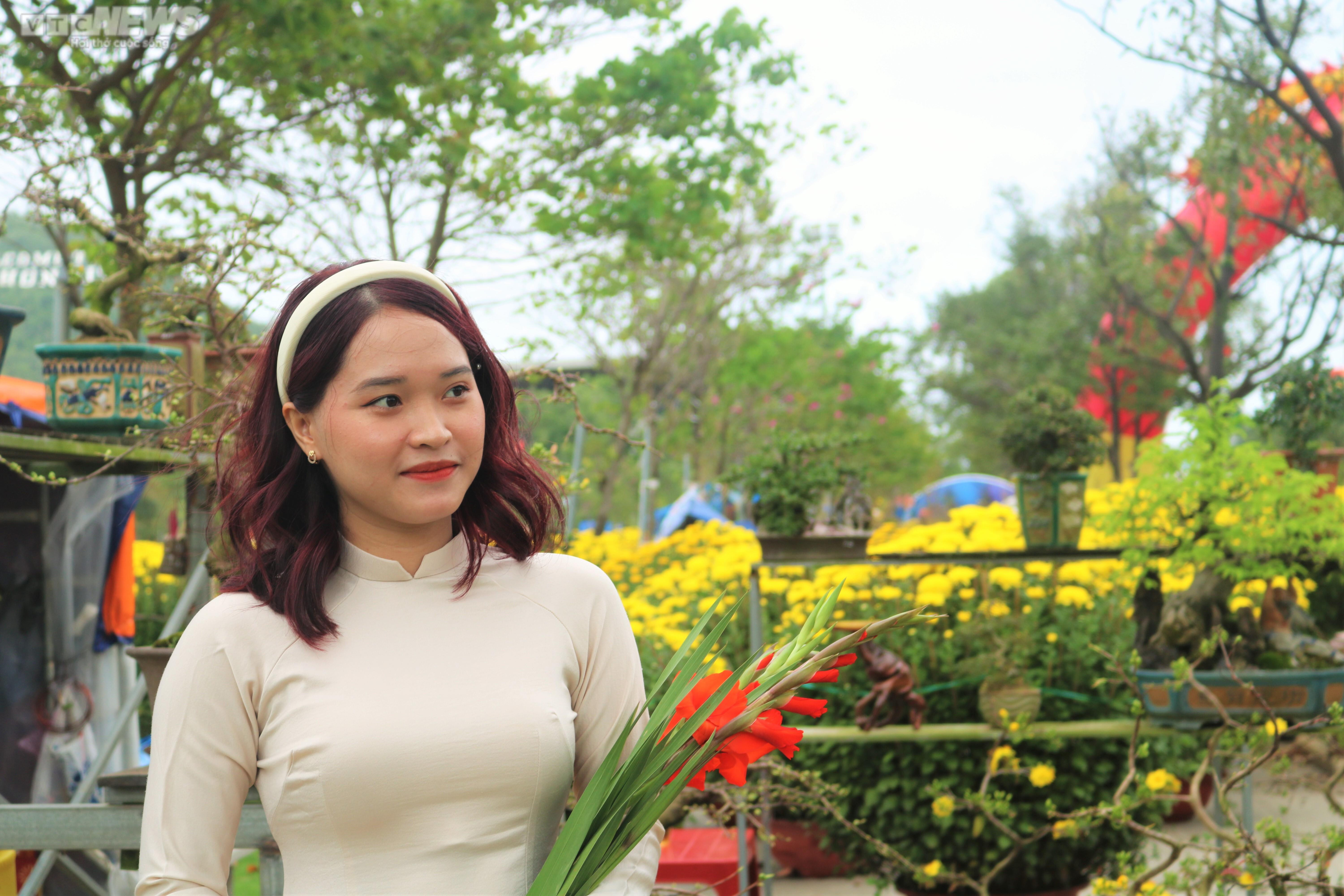 Bình Định: Mai đào khoe sắc thắm, thiếu nữ tỏa xuân thì - 7