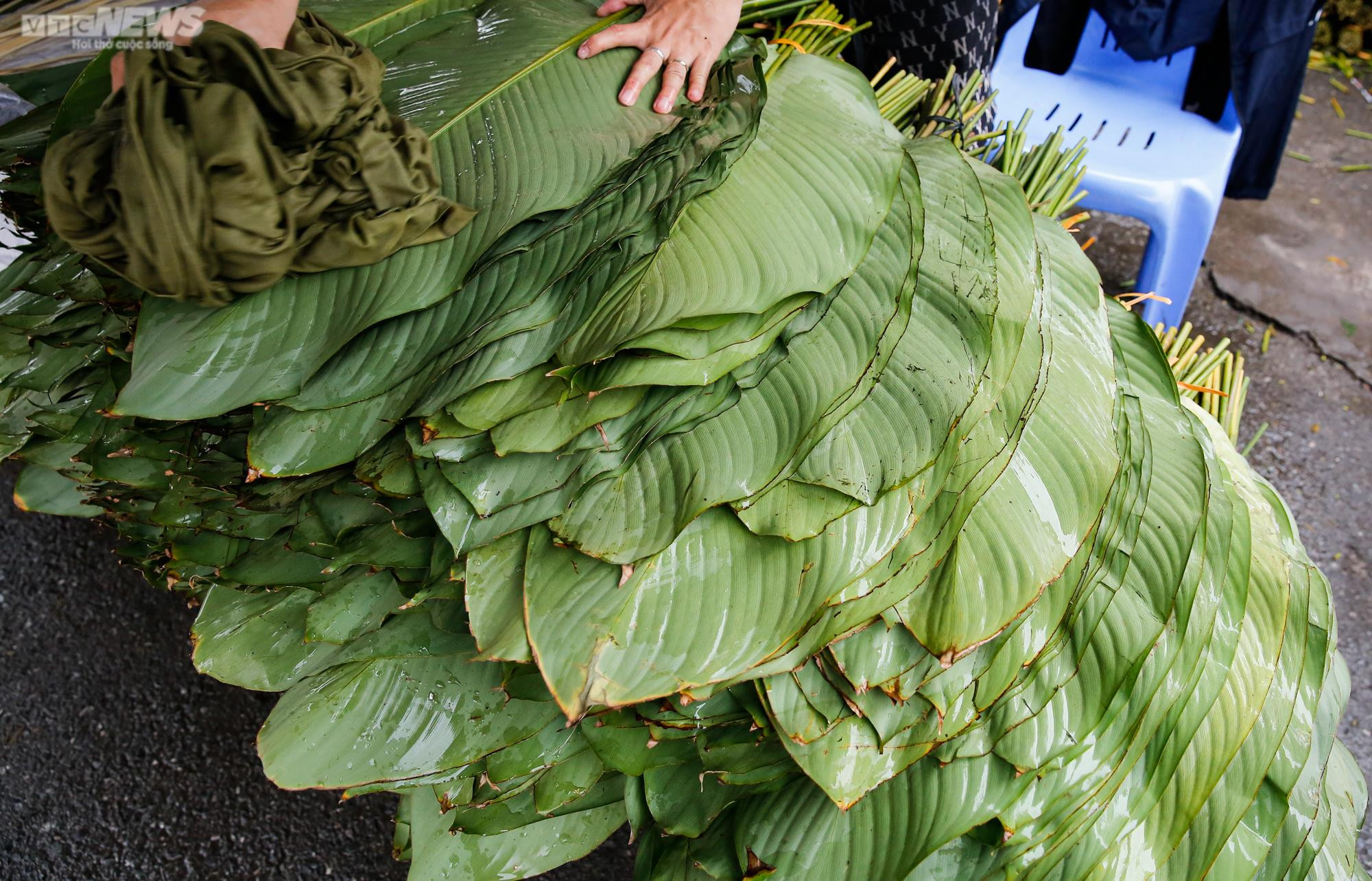 Chợ lá dong lâu đời nhất Hà Nội nhộn nhịp từ sáng đến tối - 4