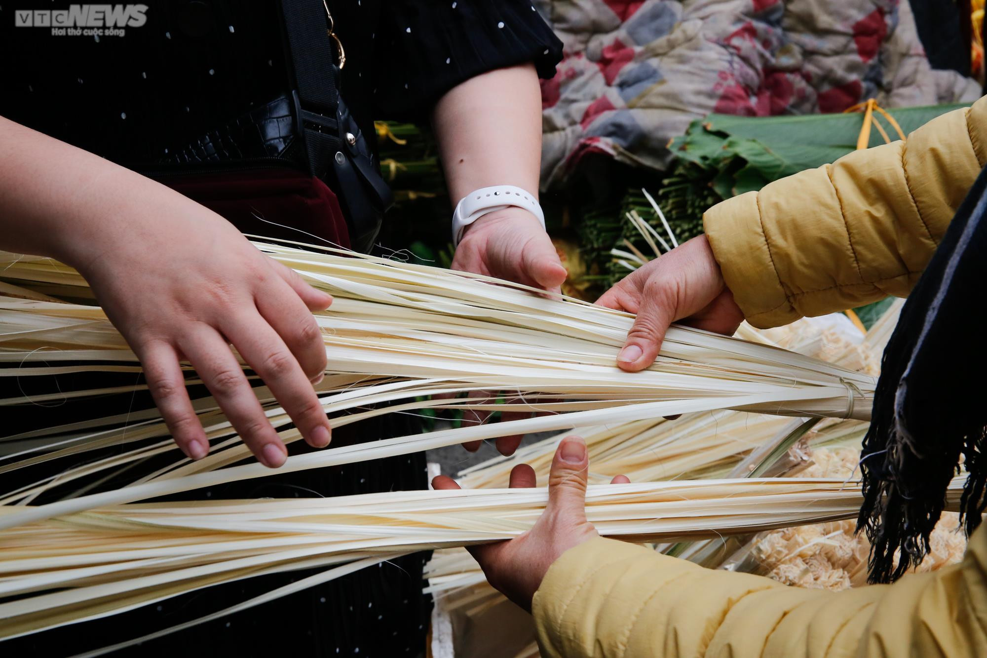 Chợ lá dong lâu đời nhất Hà Nội nhộn nhịp từ sáng đến tối - 9