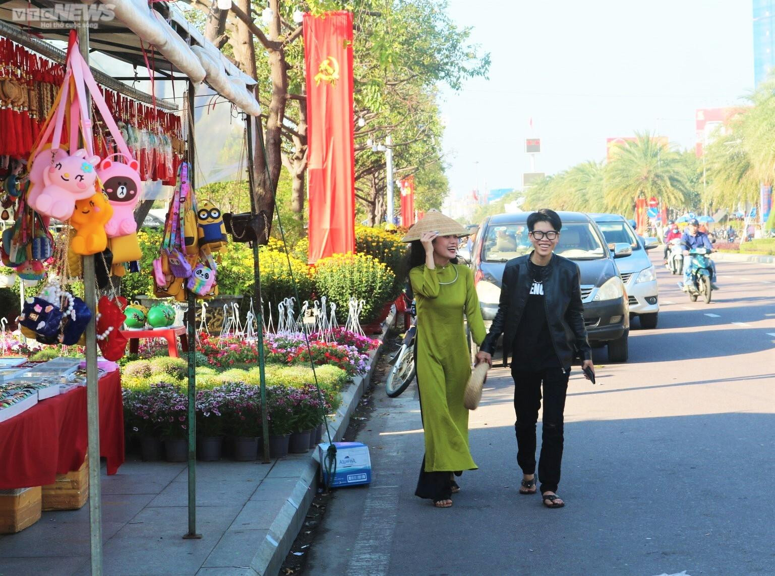 Bình Định: Mai đào khoe sắc thắm, thiếu nữ tỏa xuân thì - 4