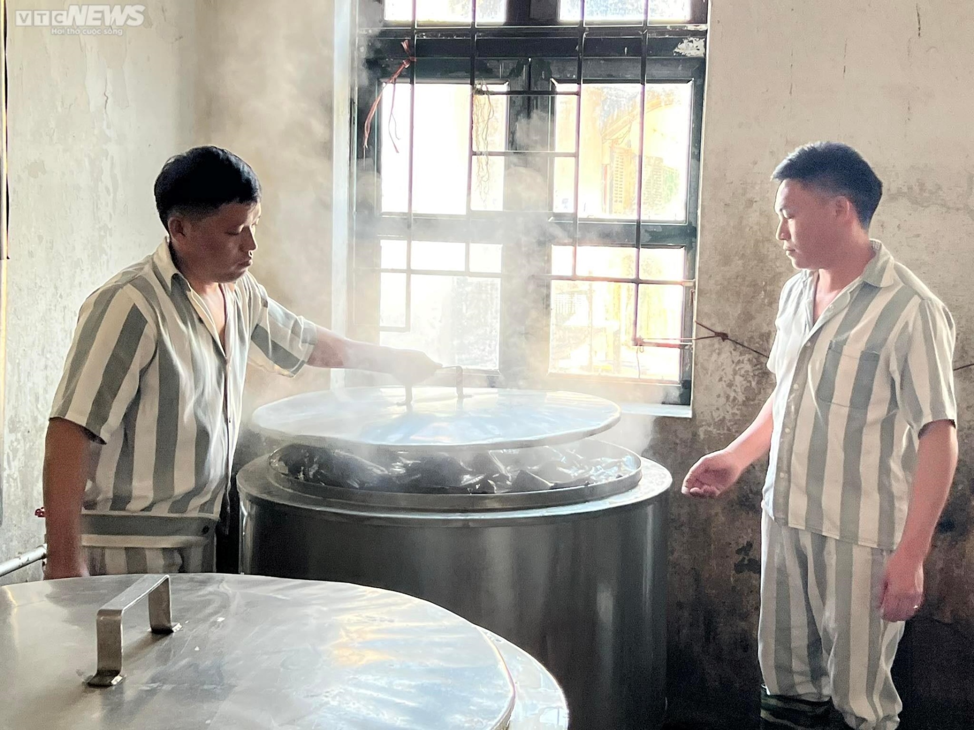 Mùa xuân sau cánh cửa trại giam Yên Hạ - 9