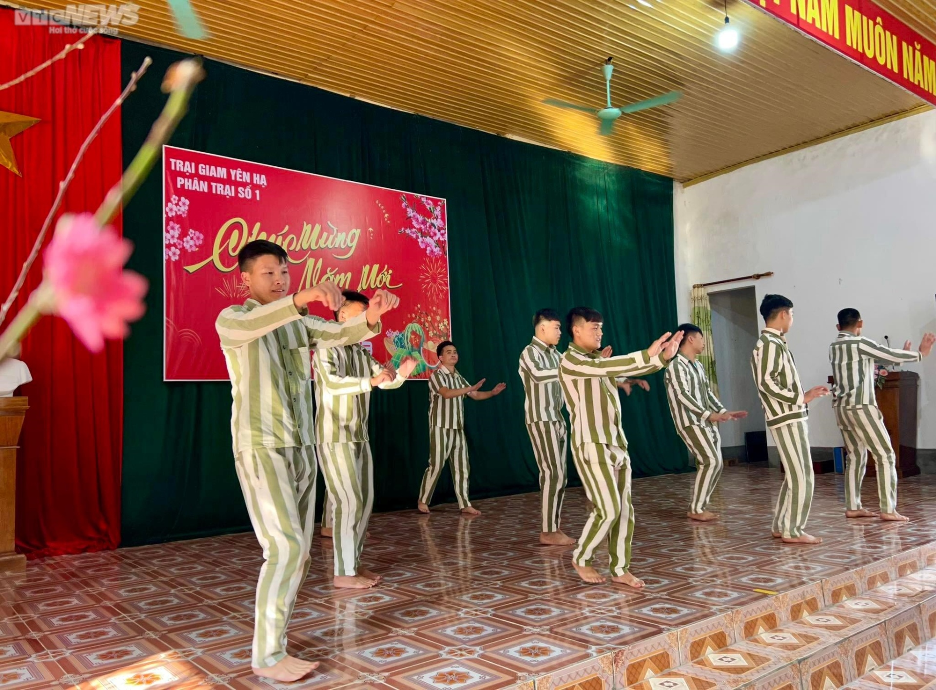 Mùa xuân sau cánh cửa trại giam Yên Hạ - 11
