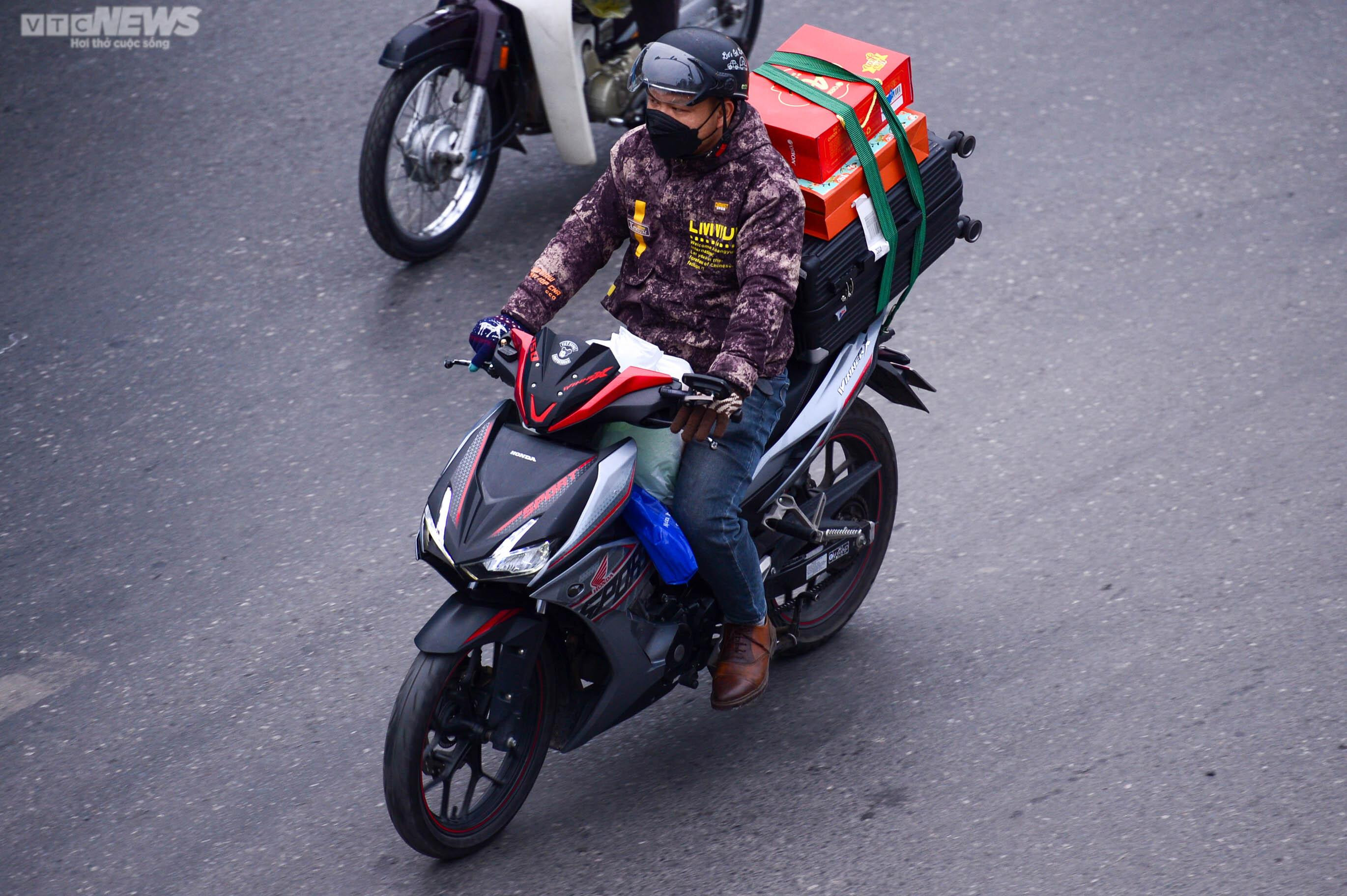 Cửa ngõ Hà Nội ùn tắc trong ngày làm việc cuối cùng trước kỳ nghỉ Tết - 9