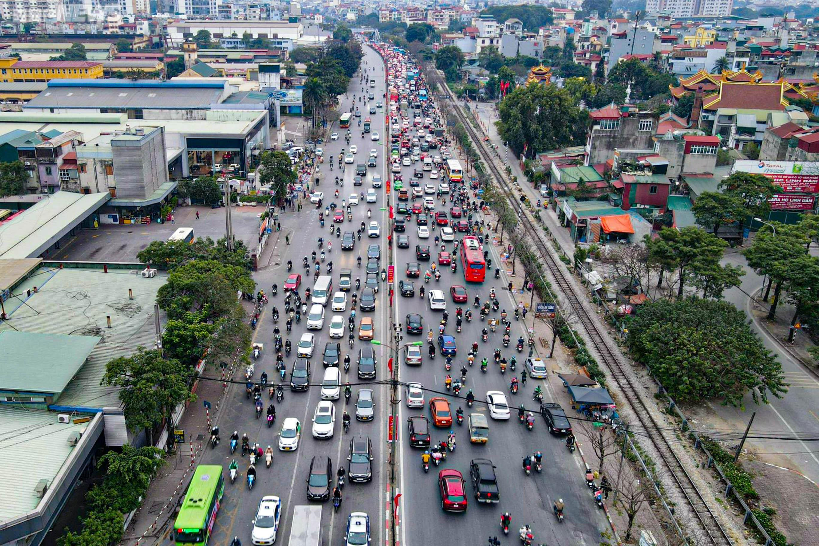 Cửa ngõ Hà Nội ùn tắc trong ngày làm việc cuối cùng trước kỳ nghỉ Tết - 3