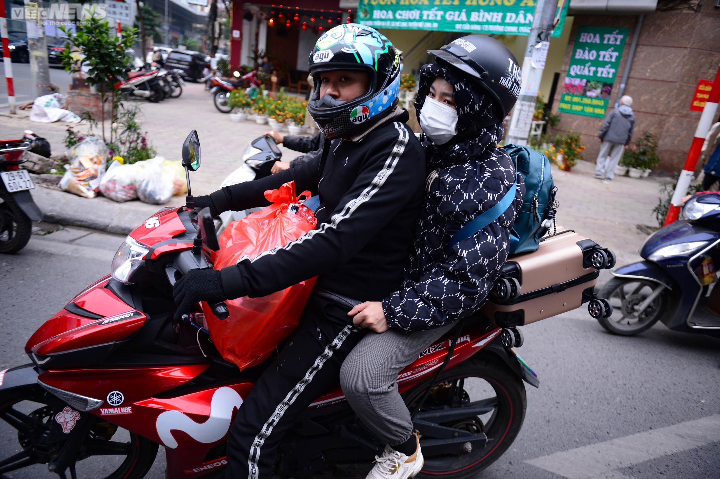 Cửa ngõ Hà Nội ùn tắc trong ngày làm việc cuối cùng trước kỳ nghỉ Tết - 8