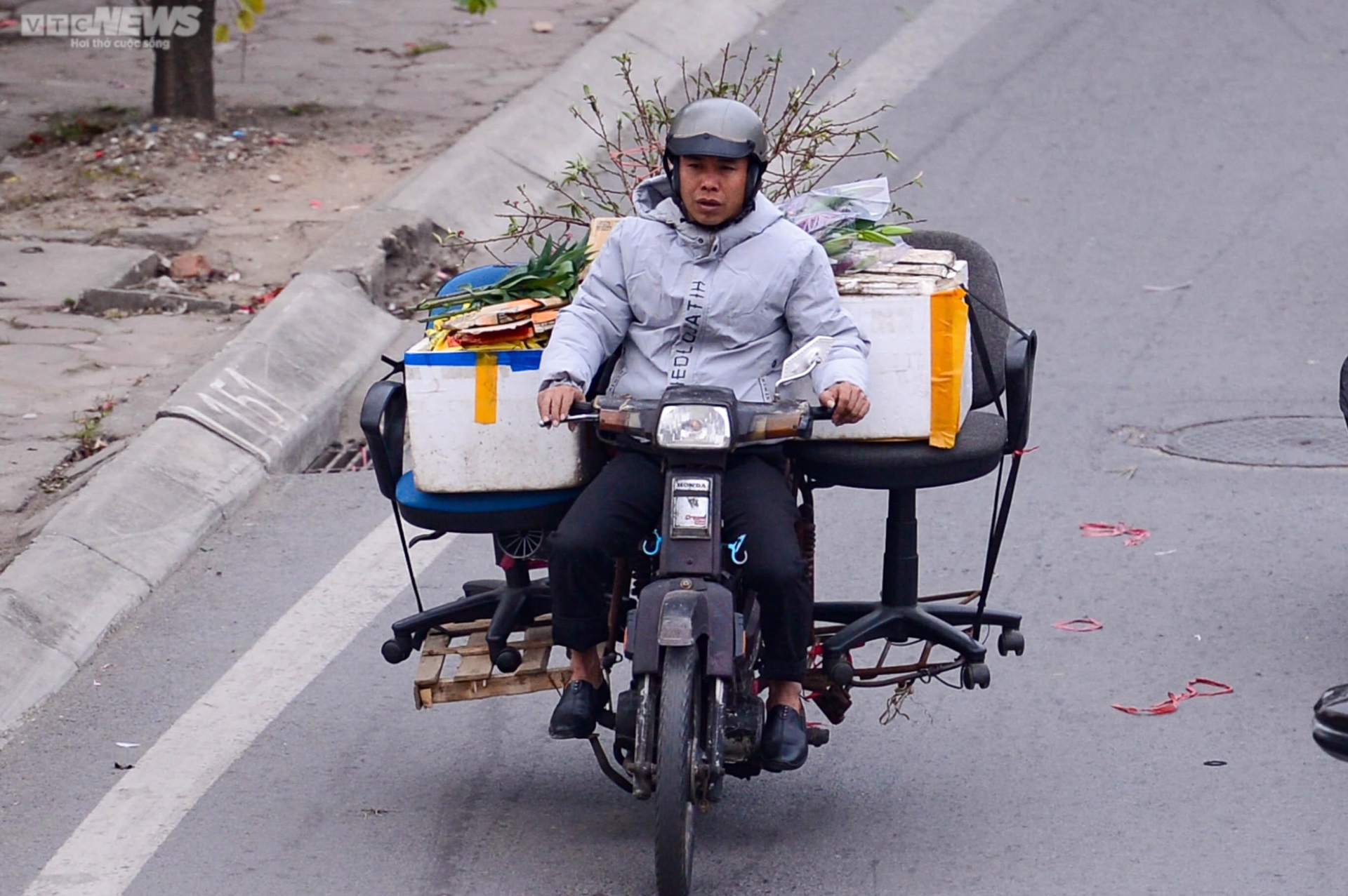 Đường phố Hà Nội thông thoáng sáng 29 Tết - 9
