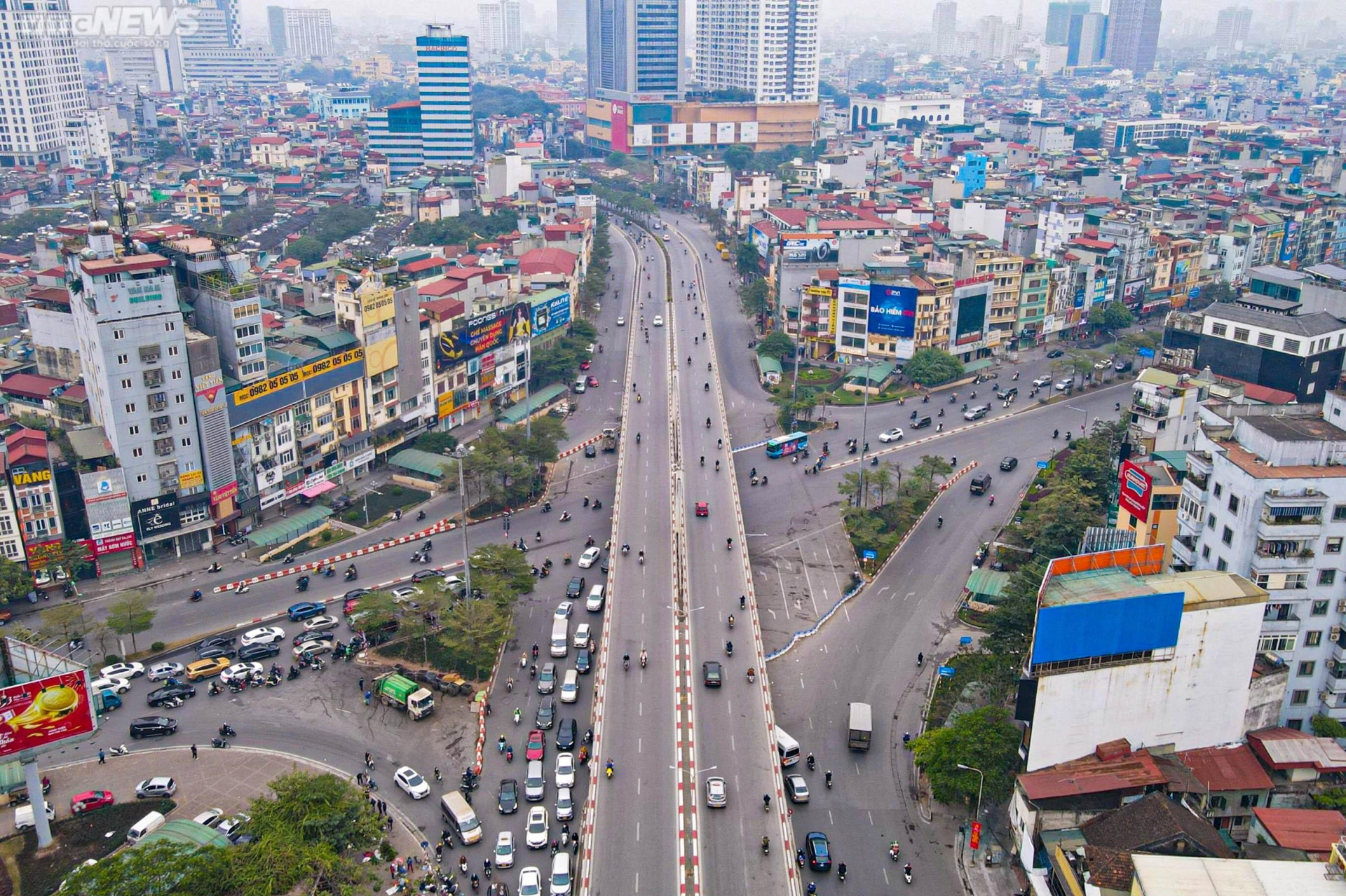 Đường phố Hà Nội thông thoáng sáng 29 Tết - 2