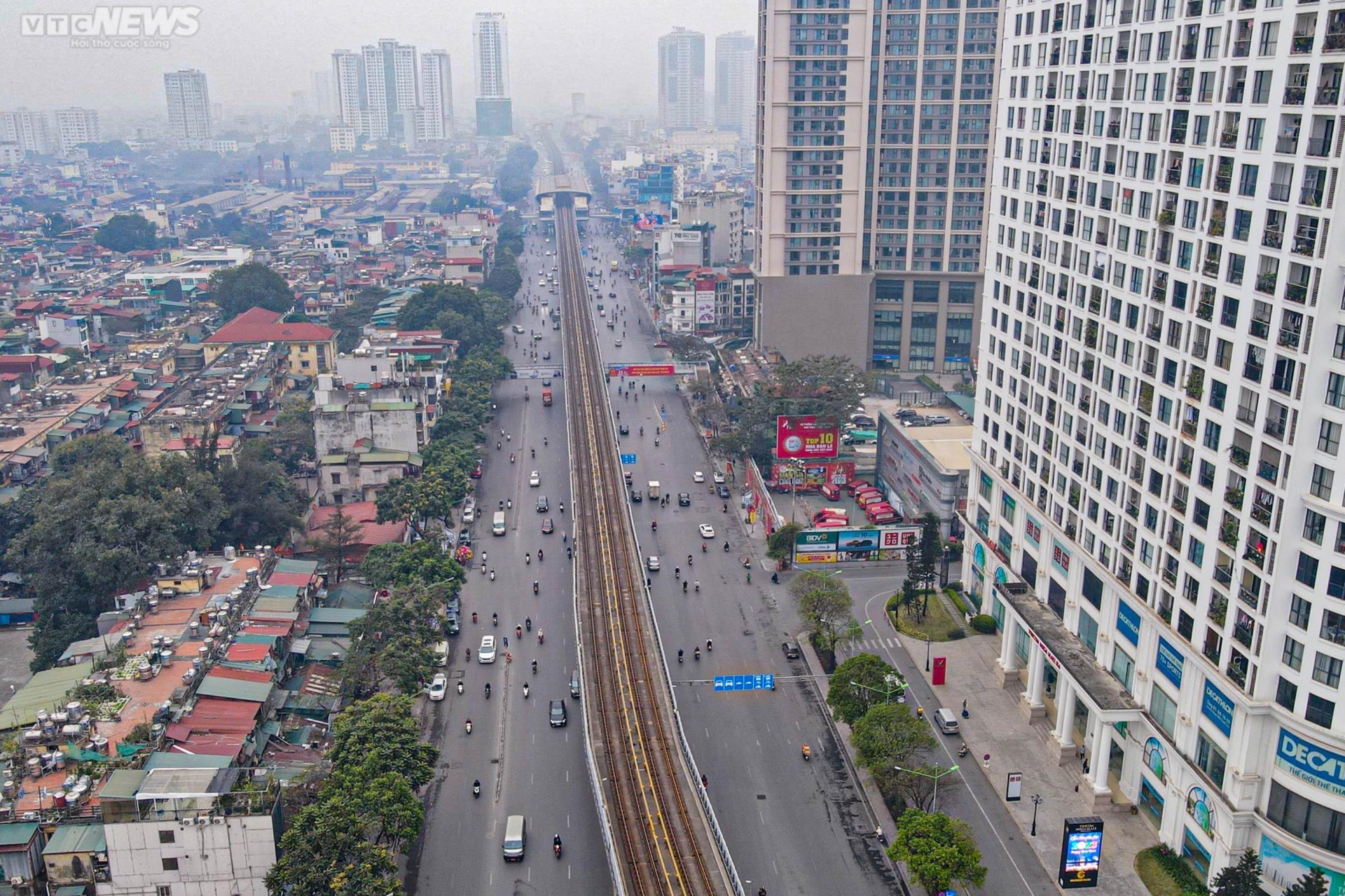 Đường phố Hà Nội thông thoáng sáng 29 Tết - 4