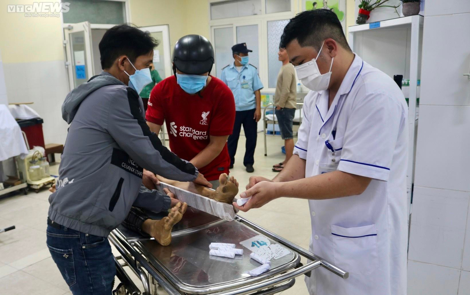 Những bước chân vội vã đêm giao thừa - 2