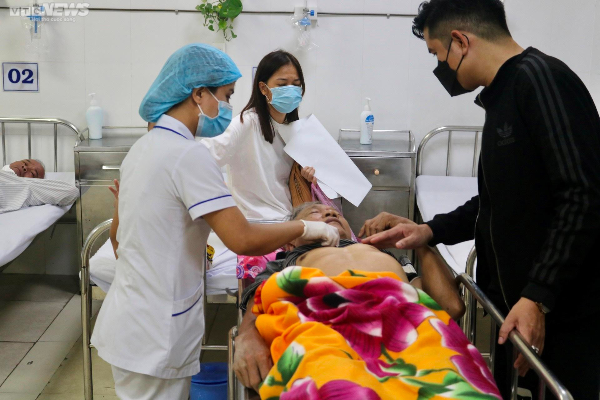 Những bước chân vội vã đêm giao thừa - 3