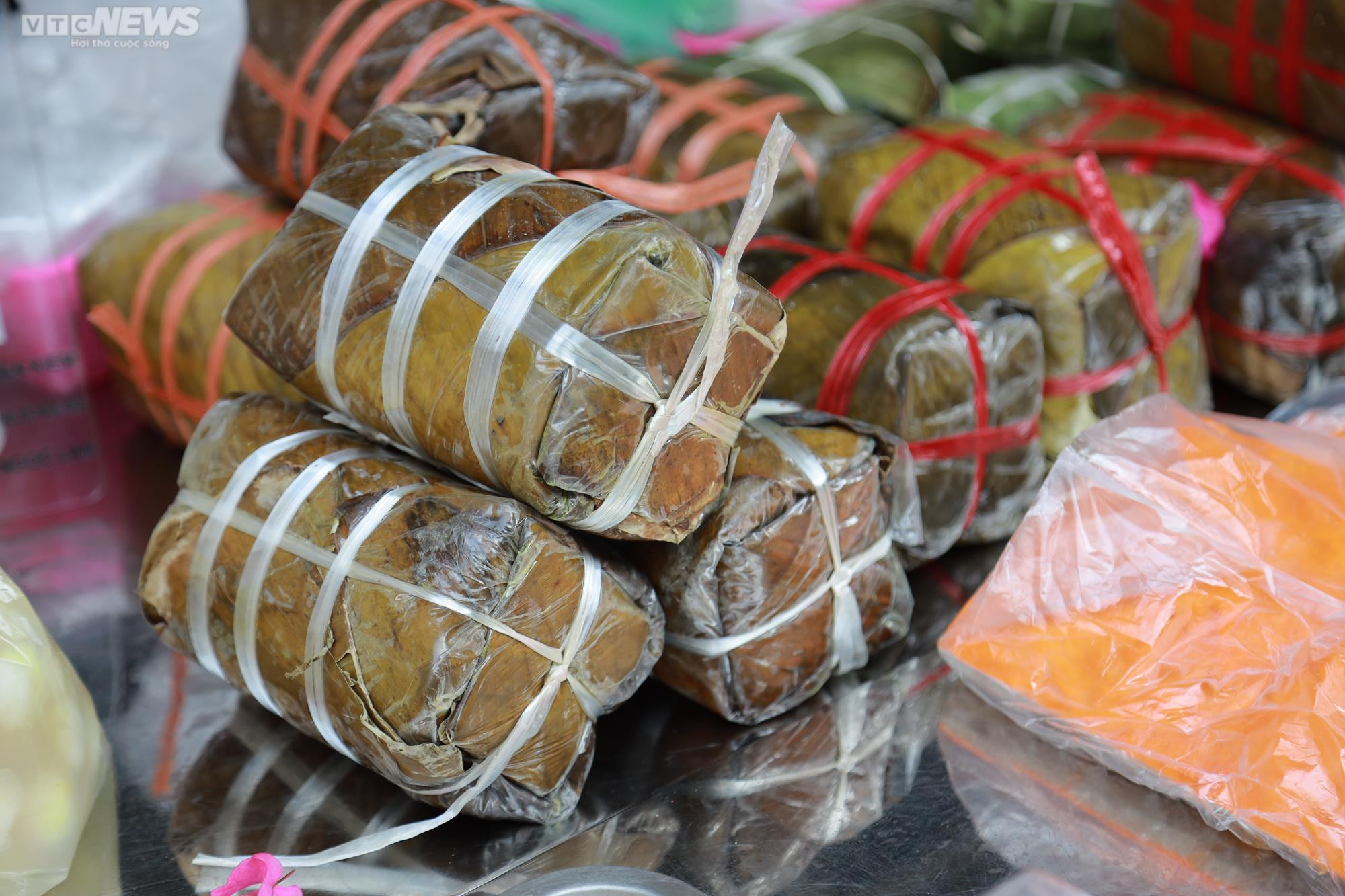 'Chợ nhà giàu' nườm nượp người dân đi mua đồ lễ ngày 30 Tết - 9