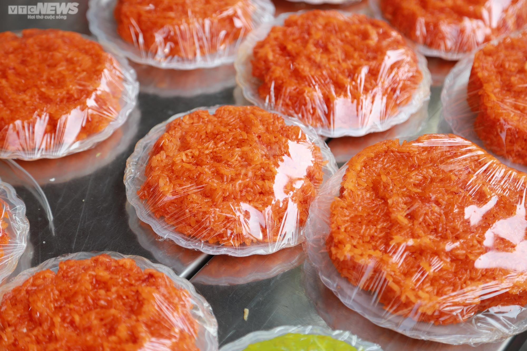 'Chợ nhà giàu' nườm nượp người dân đi mua đồ lễ ngày 30 Tết - 8