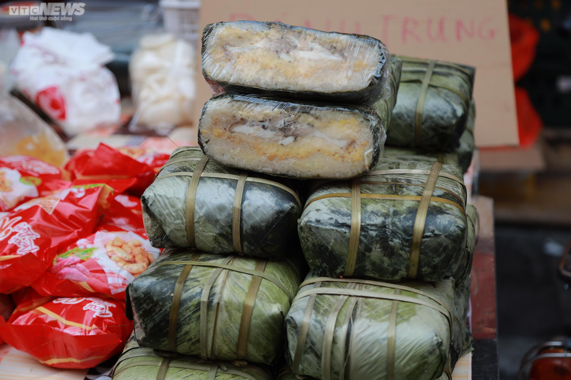 'Chợ nhà giàu' nườm nượp người dân đi mua đồ lễ ngày 30 Tết - 10