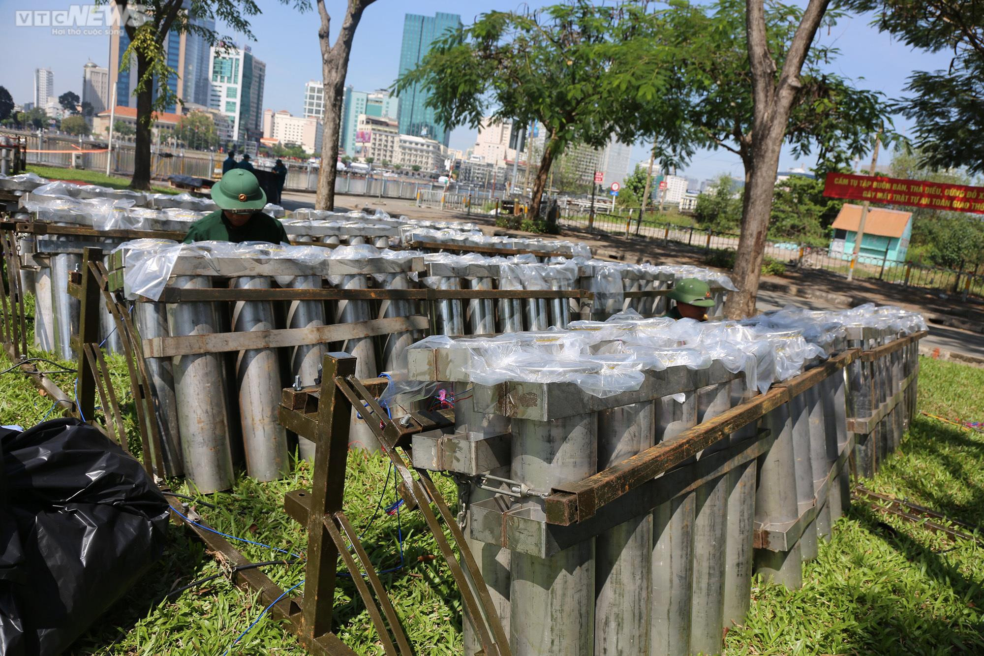 'Trận địa' pháo hoa ở TP.HCM sẵn sàng khai hoả đón giao thừa Quý Mão 2023 - 8