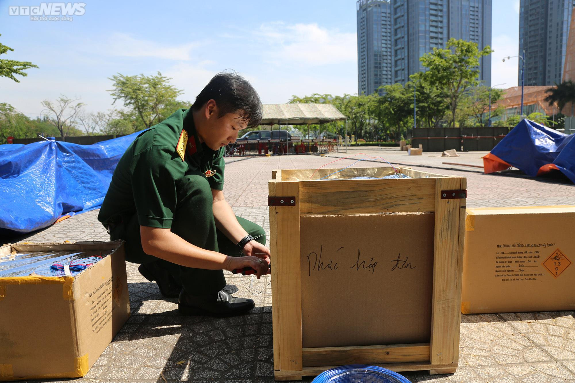 'Trận địa' pháo hoa ở TP.HCM sẵn sàng khai hoả đón giao thừa Quý Mão 2023 - 4