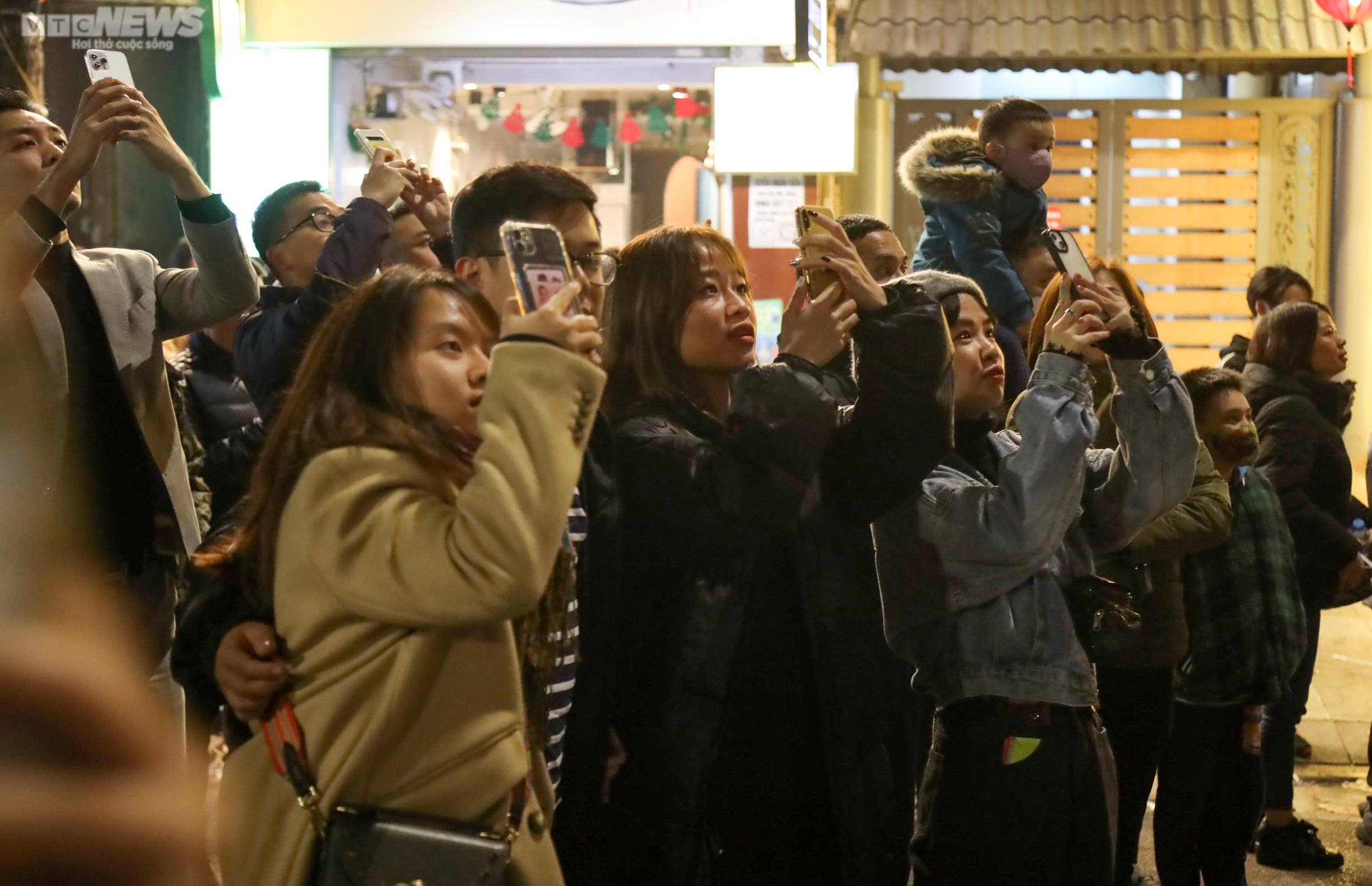 Mãn nhãn màn pháo hoa mừng năm mới Quý Mão 2023 - 4