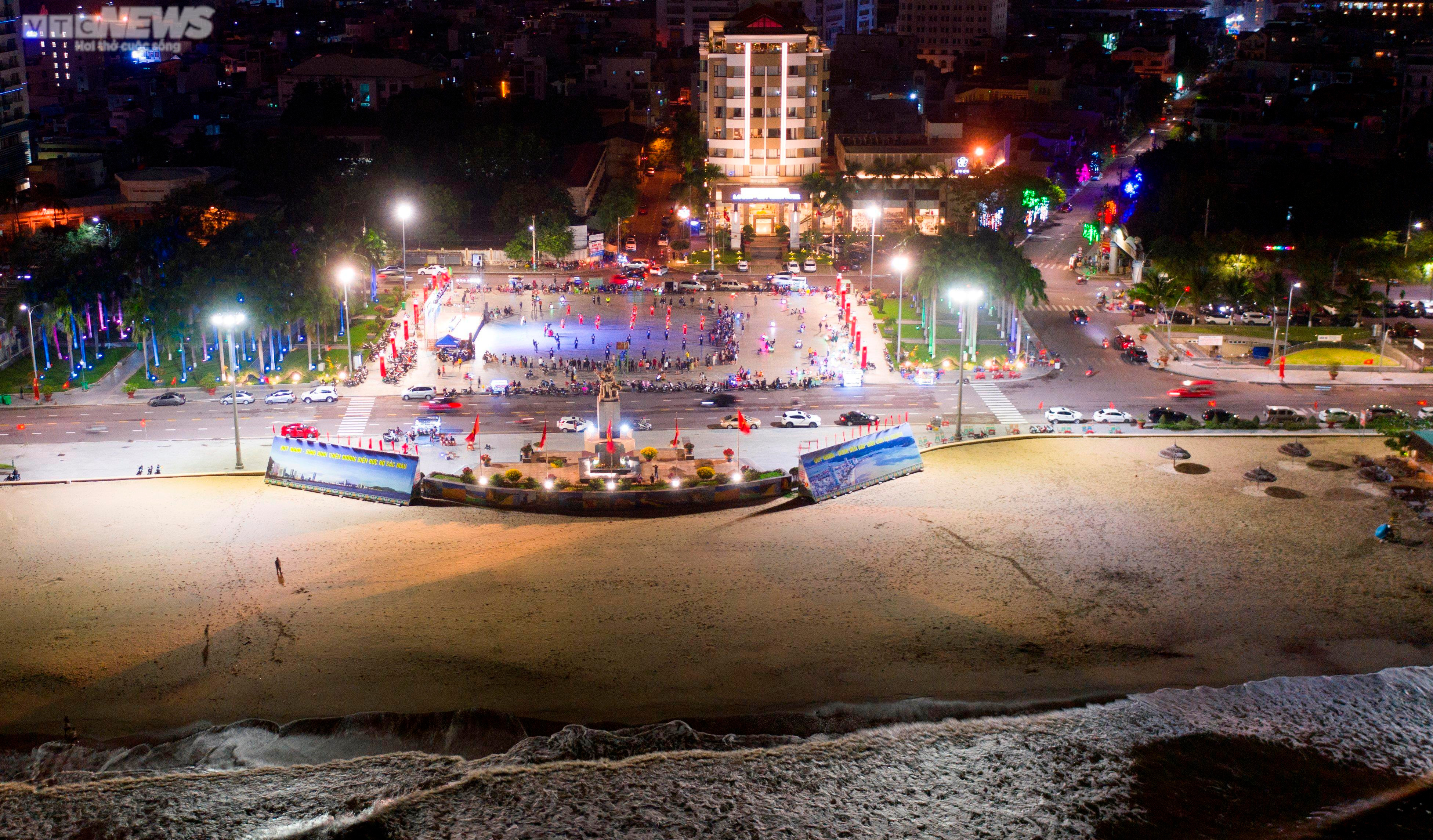 Nam thanh nữ tú 'tỉ thí võ công' trong hội Cờ người ở Bình Định - 5