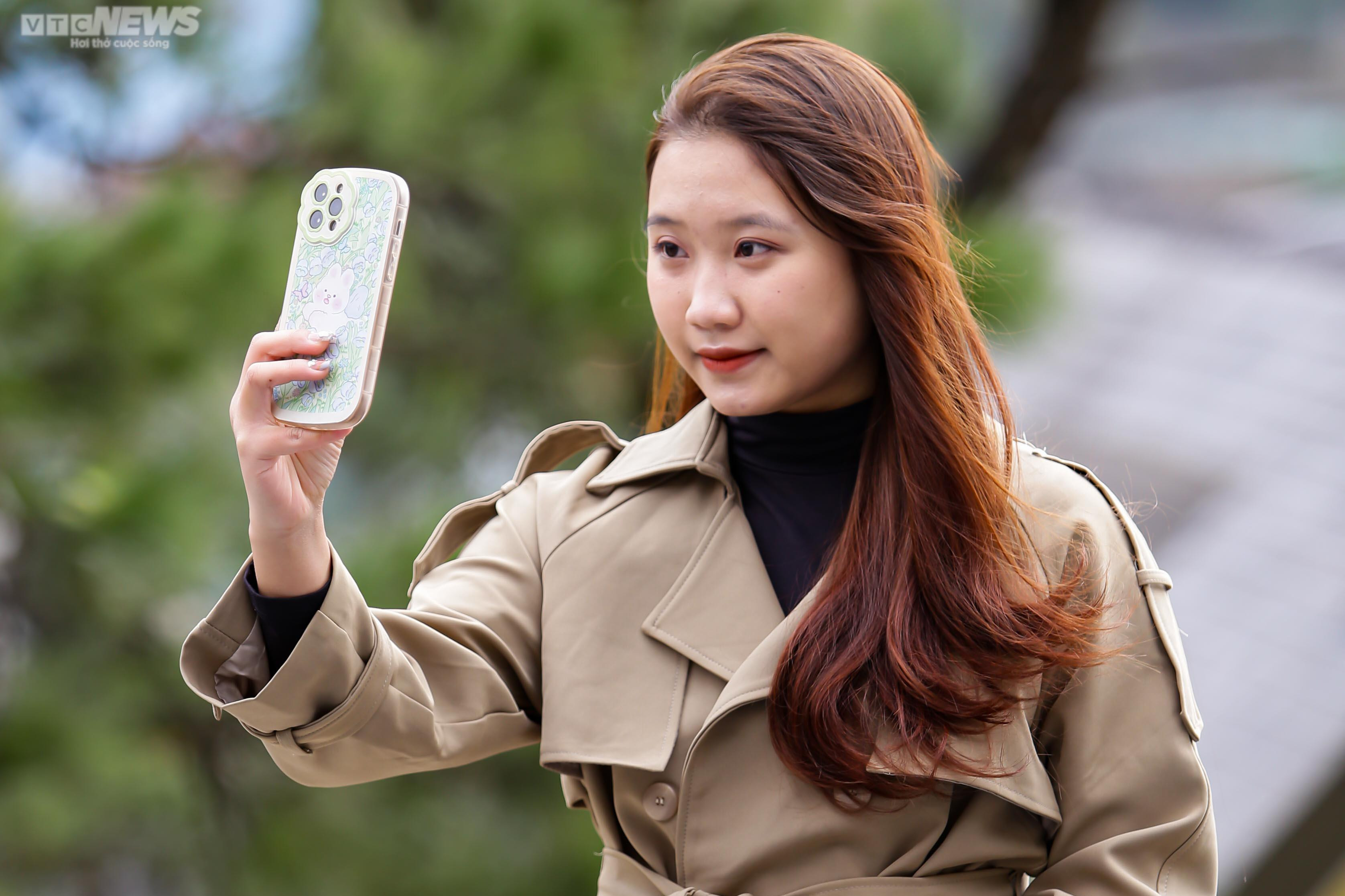 Mùng 4 Tết, du khách kéo về Tam Đảo, tận hưởng tiết trời lạnh 10 độ C - 9