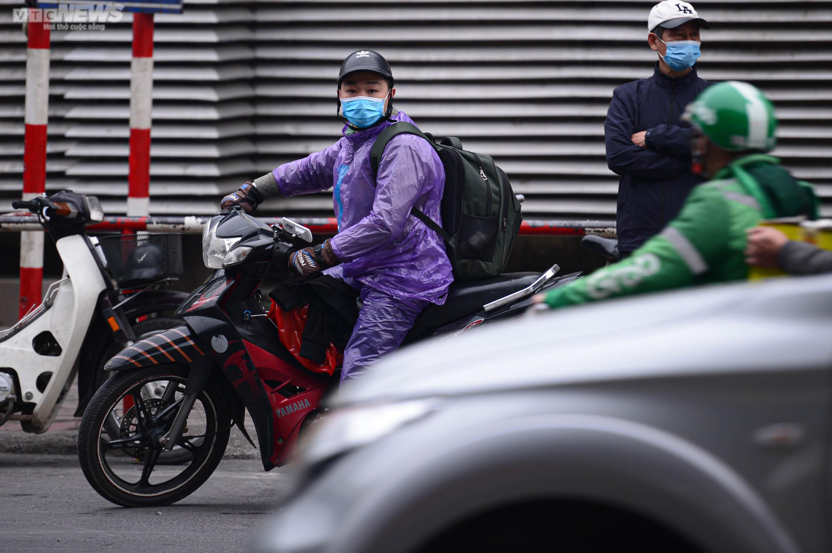 Người dân ùn ùn trở lại sau kỳ nghỉ Tết Âm lịch, cửa ngõ Thủ đô kẹt cứng - 14