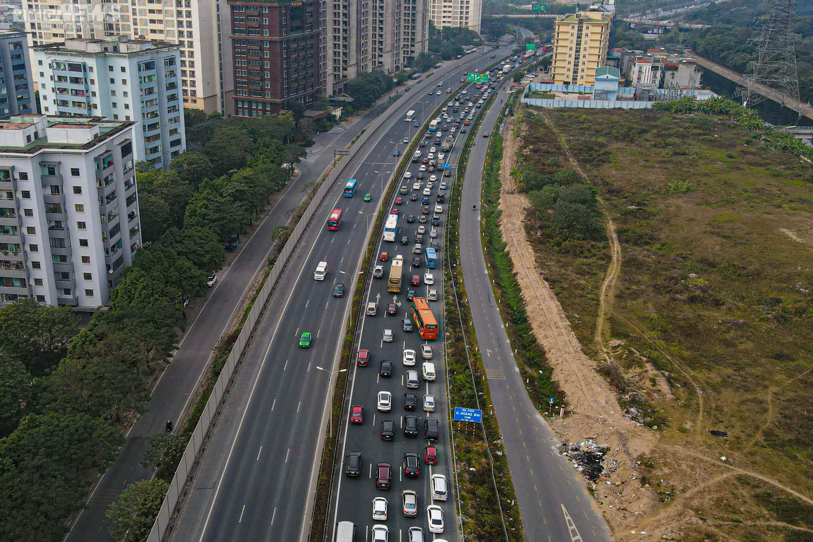 Người dân ùn ùn trở lại sau kỳ nghỉ Tết Âm lịch, cửa ngõ Thủ đô kẹt cứng - 3