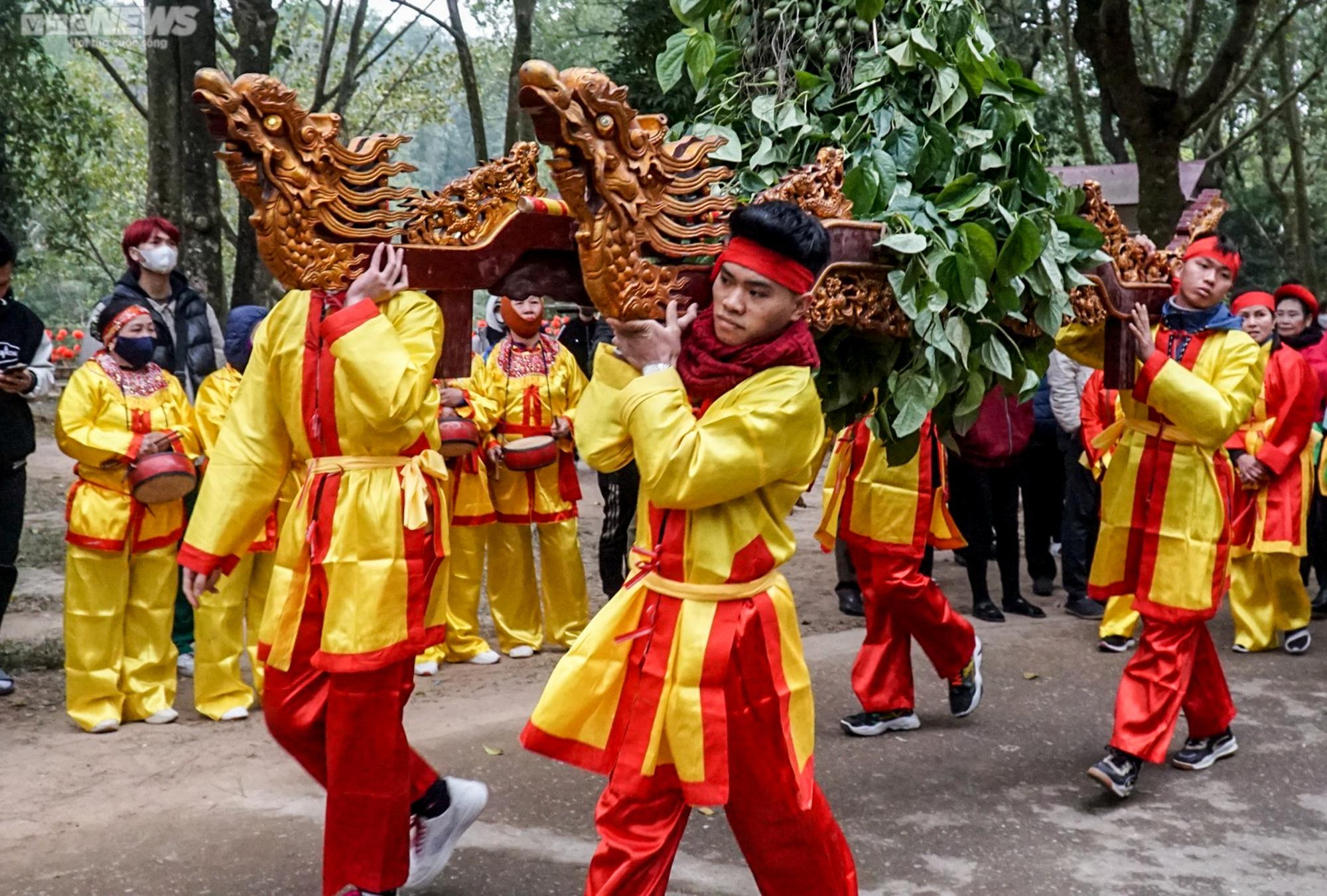 Nghìn người chịu rét đến ngắm dung nhan của 'nữ tướng' ở hội đền Gióng - 13