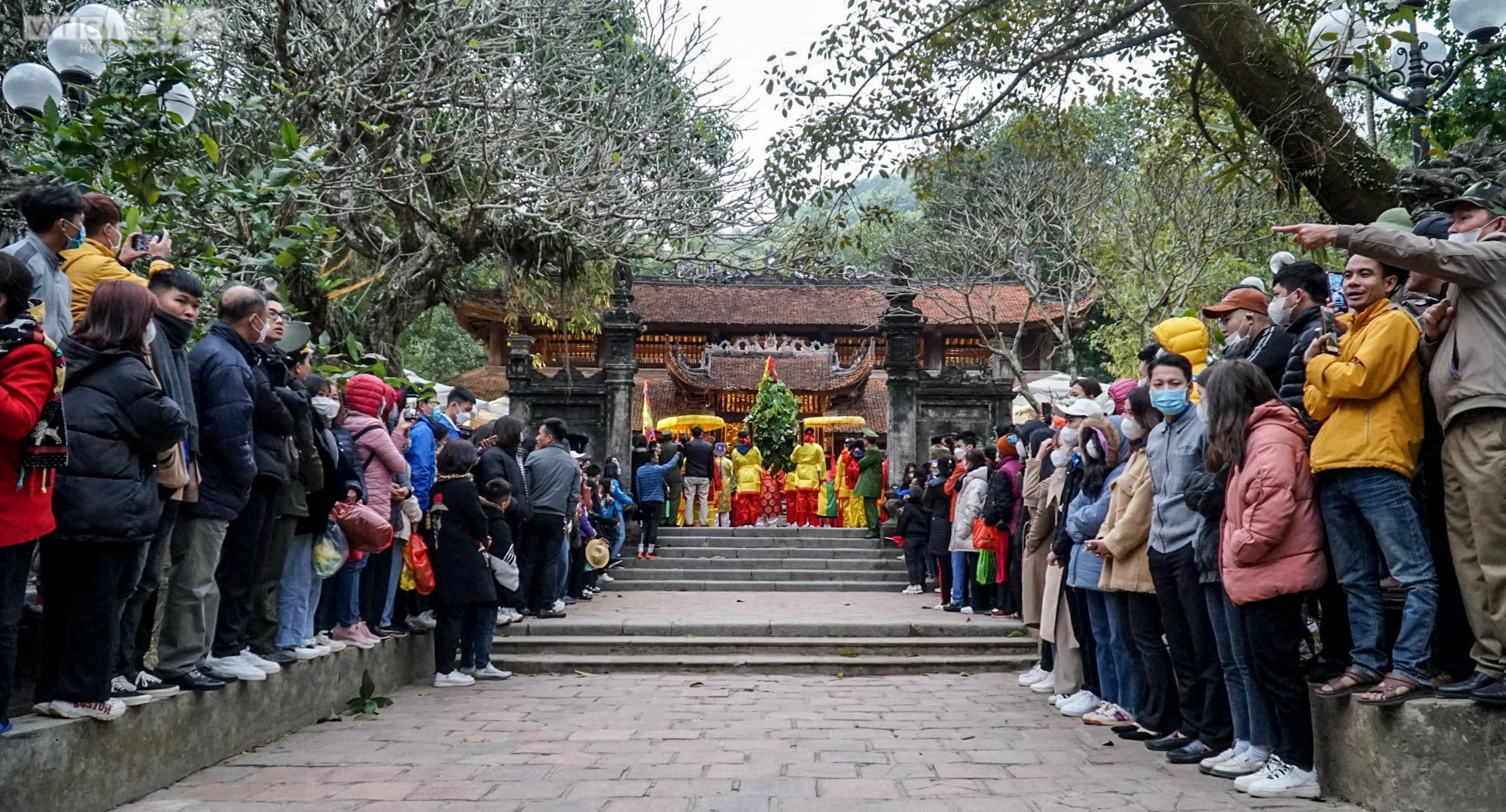 Nghìn người chịu rét đến ngắm dung nhan của 'nữ tướng' ở hội đền Gióng - 12