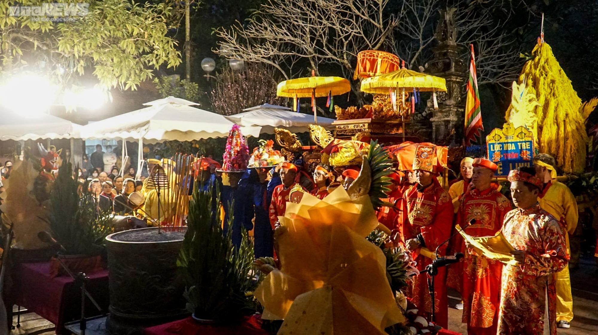 Nghìn người chịu rét đến ngắm dung nhan của 'nữ tướng' ở hội đền Gióng - 1