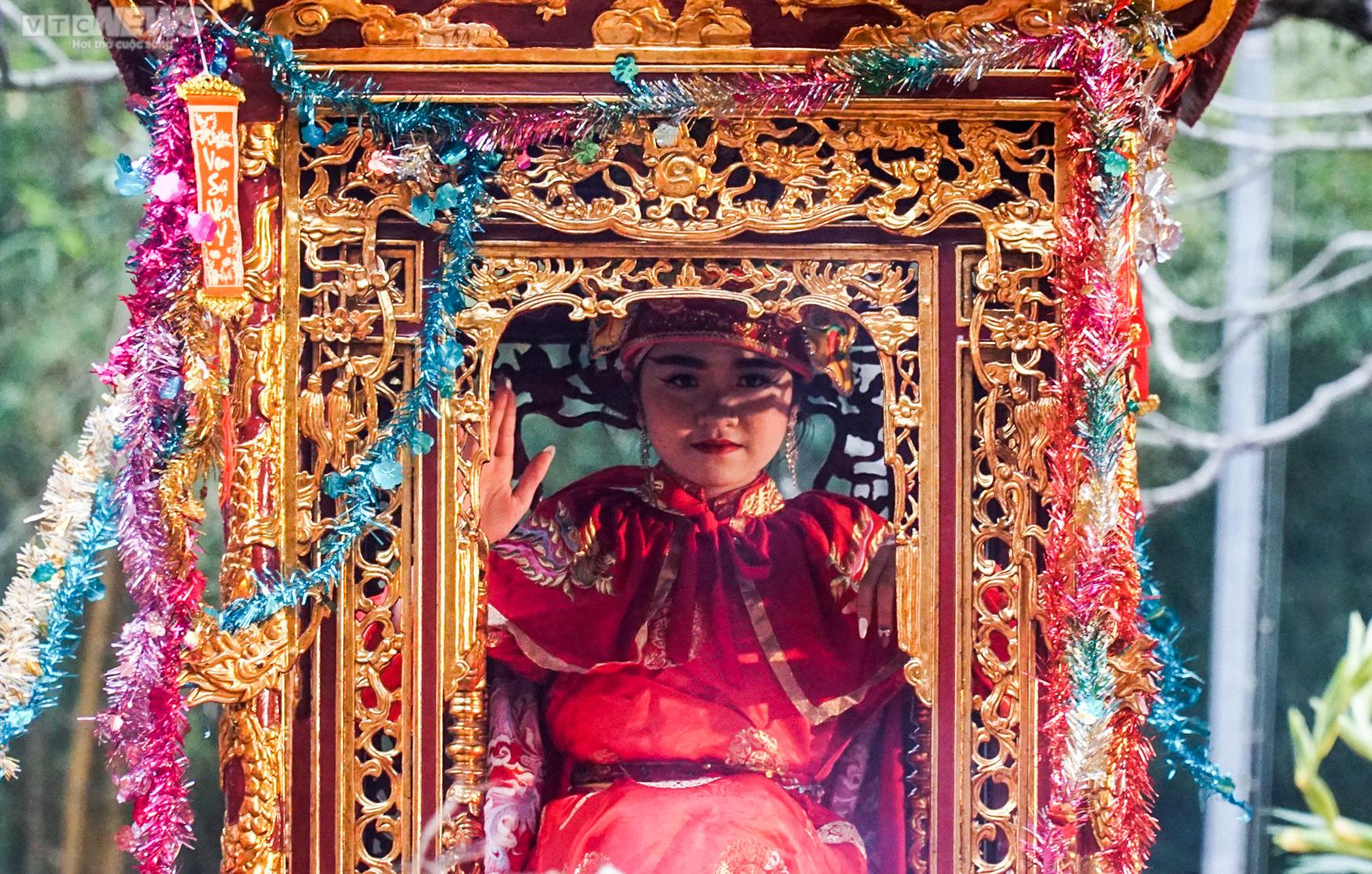 Nghìn người chịu rét đến ngắm dung nhan của 'nữ tướng' ở hội đền Gióng - 6