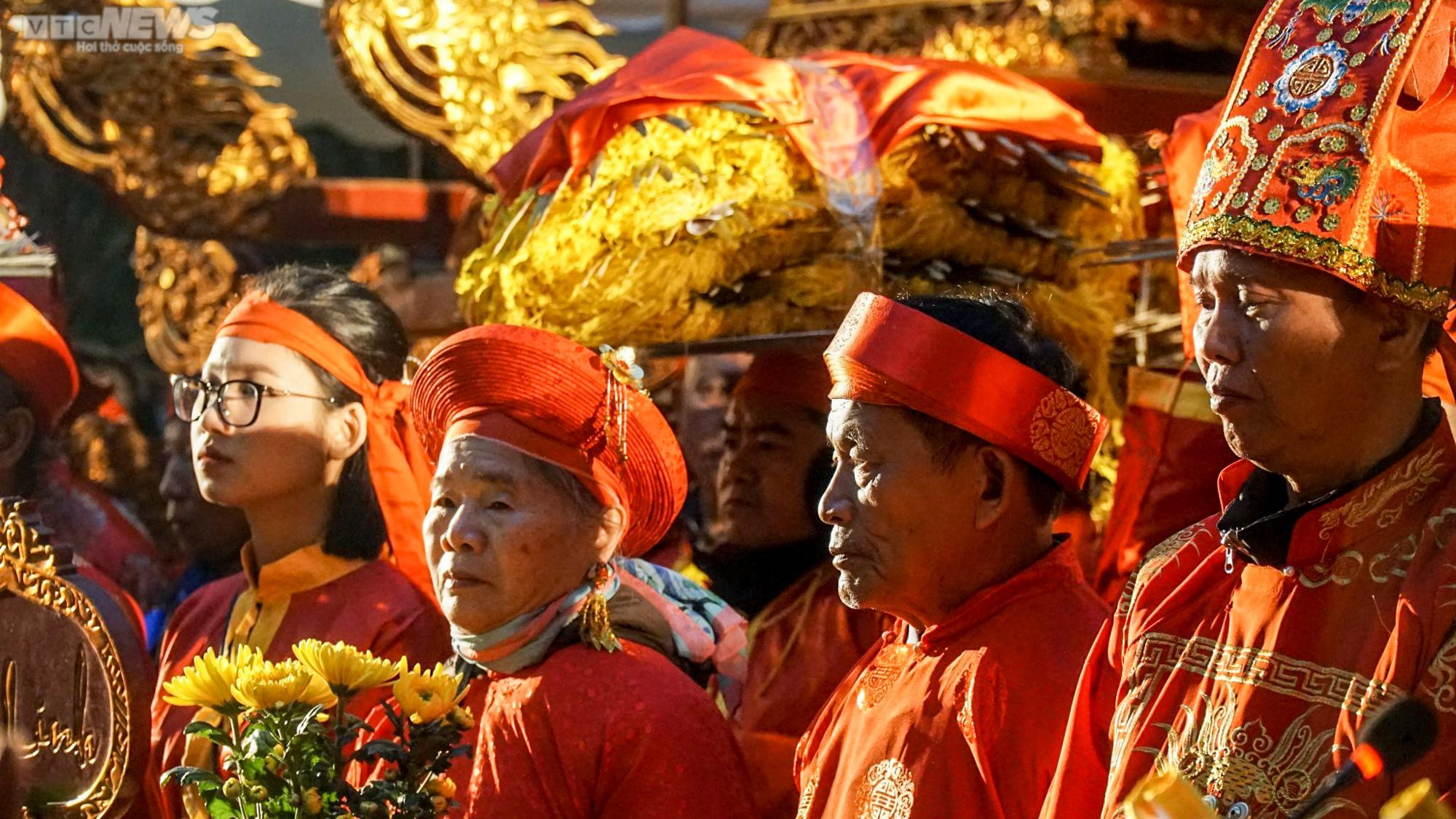 Nghìn người chịu rét đến ngắm dung nhan của 'nữ tướng' ở hội đền Gióng - 2